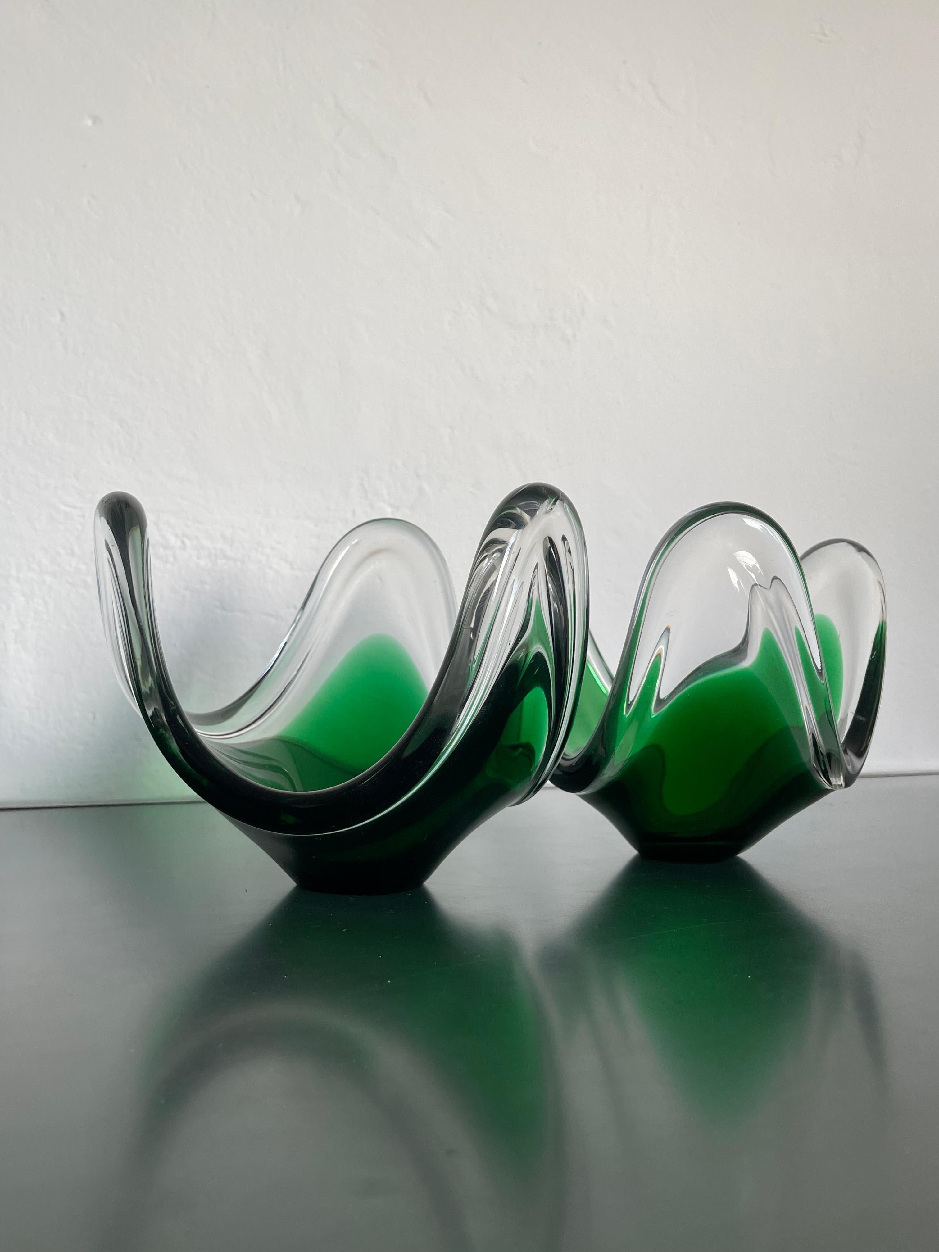 Coppia di sculture italiane in vetro di Murano, centrotavola in vetro verde e trasparente in vendita 3