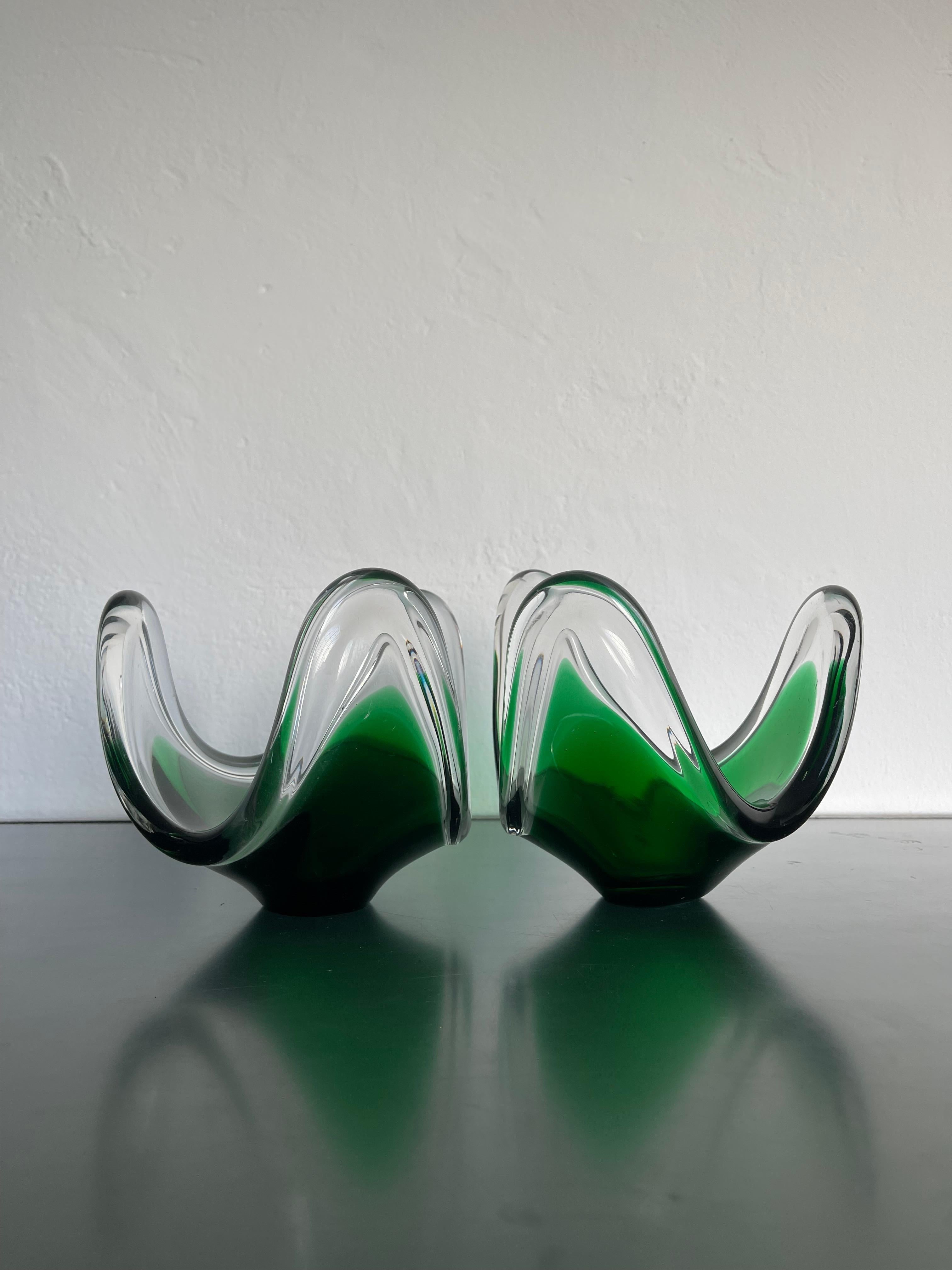 Coppia di sculture italiane in vetro di Murano, centrotavola in vetro verde e trasparente in vendita 4