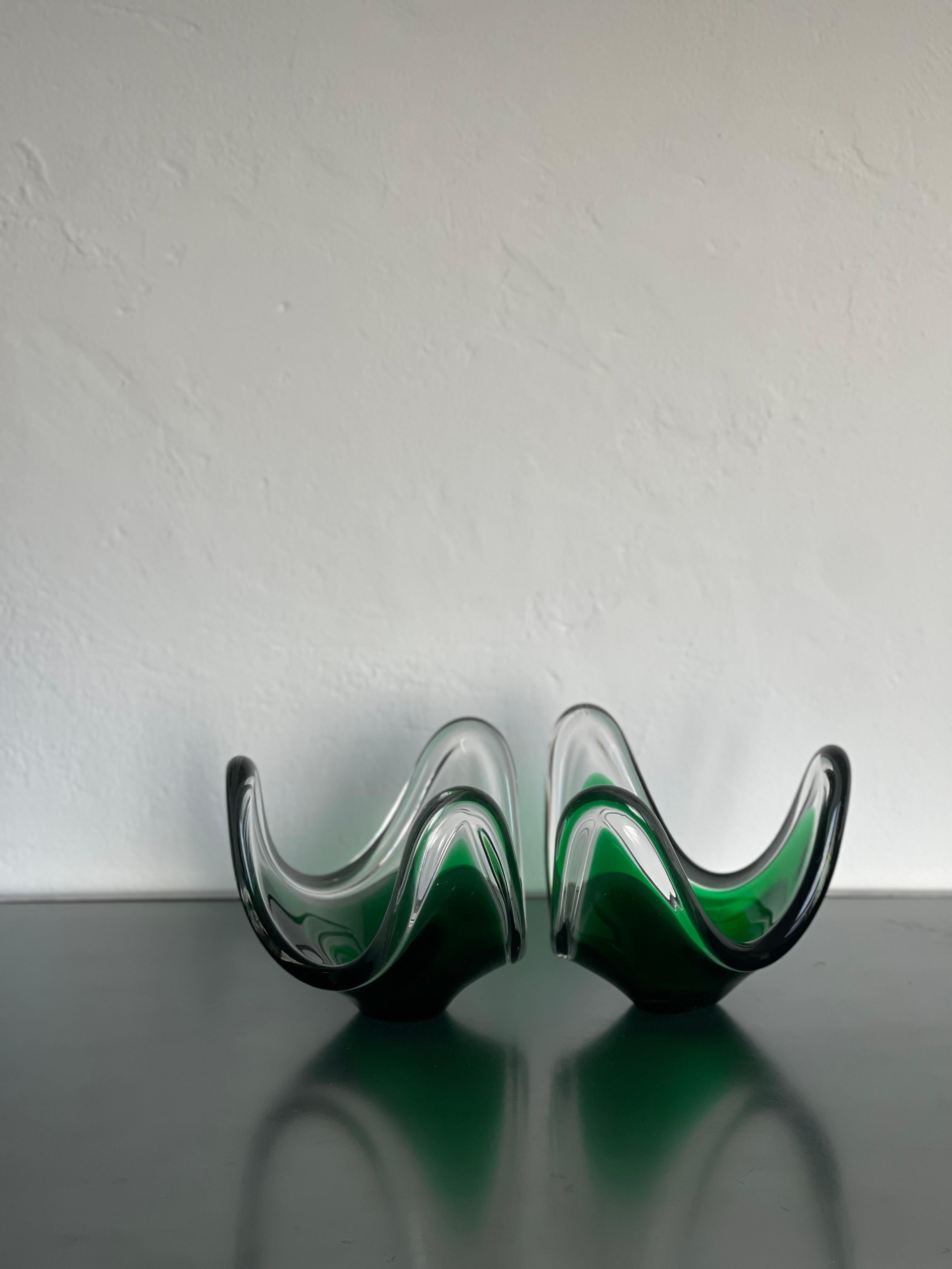 Coppia di sculture italiane in vetro di Murano, centrotavola in vetro verde e trasparente in vendita 5