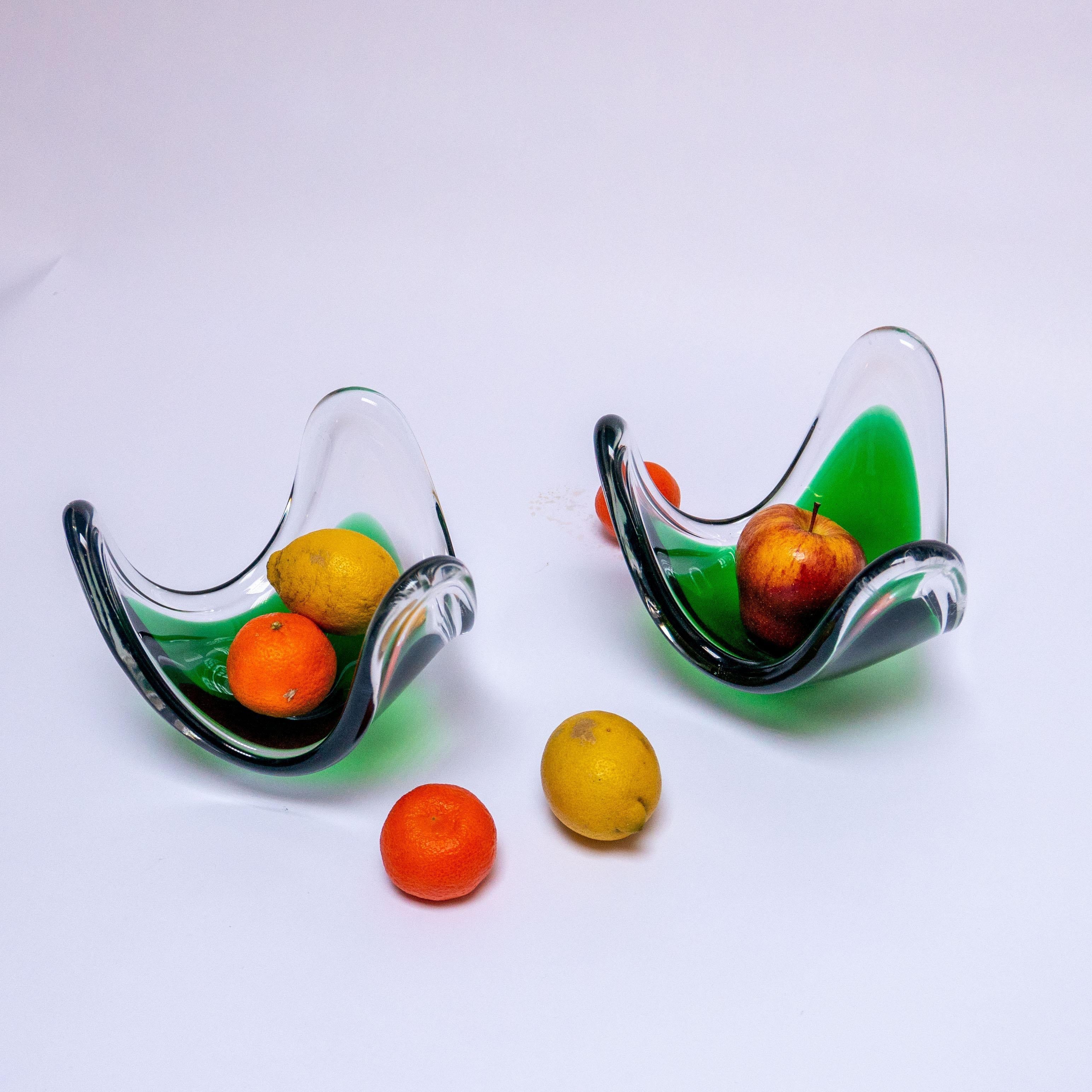 Mid-20th Century Pair of Italian Murano Glass Sculptures, Fruit Bowl / Centerpiece  For Sale