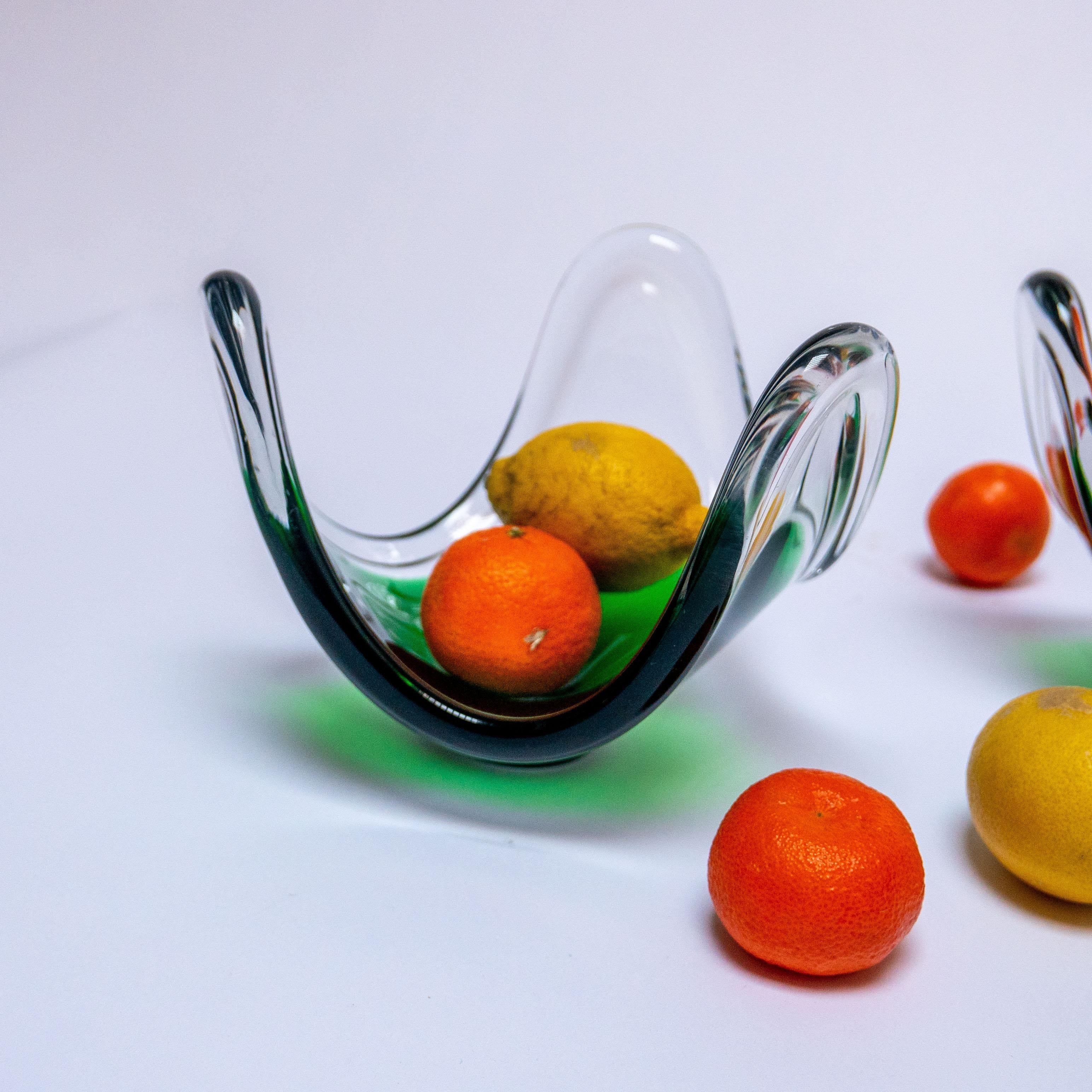Verre de Murano Paire de sculptures italiennes en verre de Murano, coupe à fruits / centre de table  en vente