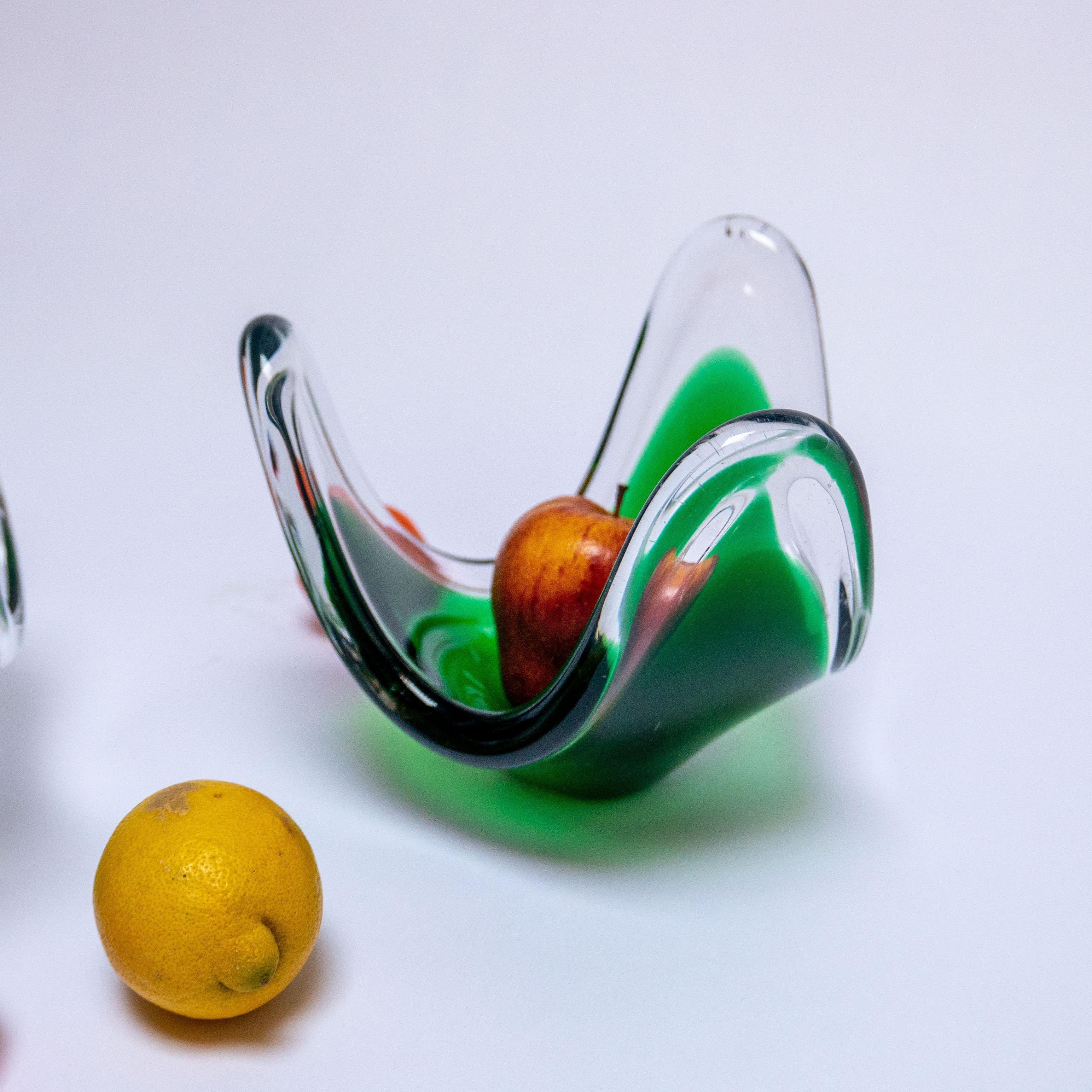 Paire de sculptures italiennes en verre de Murano, coupe à fruits / centre de table  en vente 1