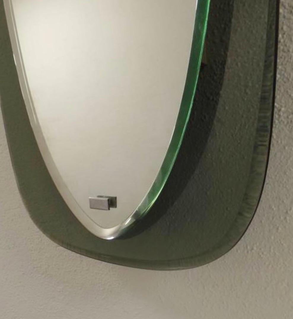 Fatto a mano Coppia di specchi italiani in vetro di Murano, a forma di scudo, Max Ingrand & Fontana Arte in vendita