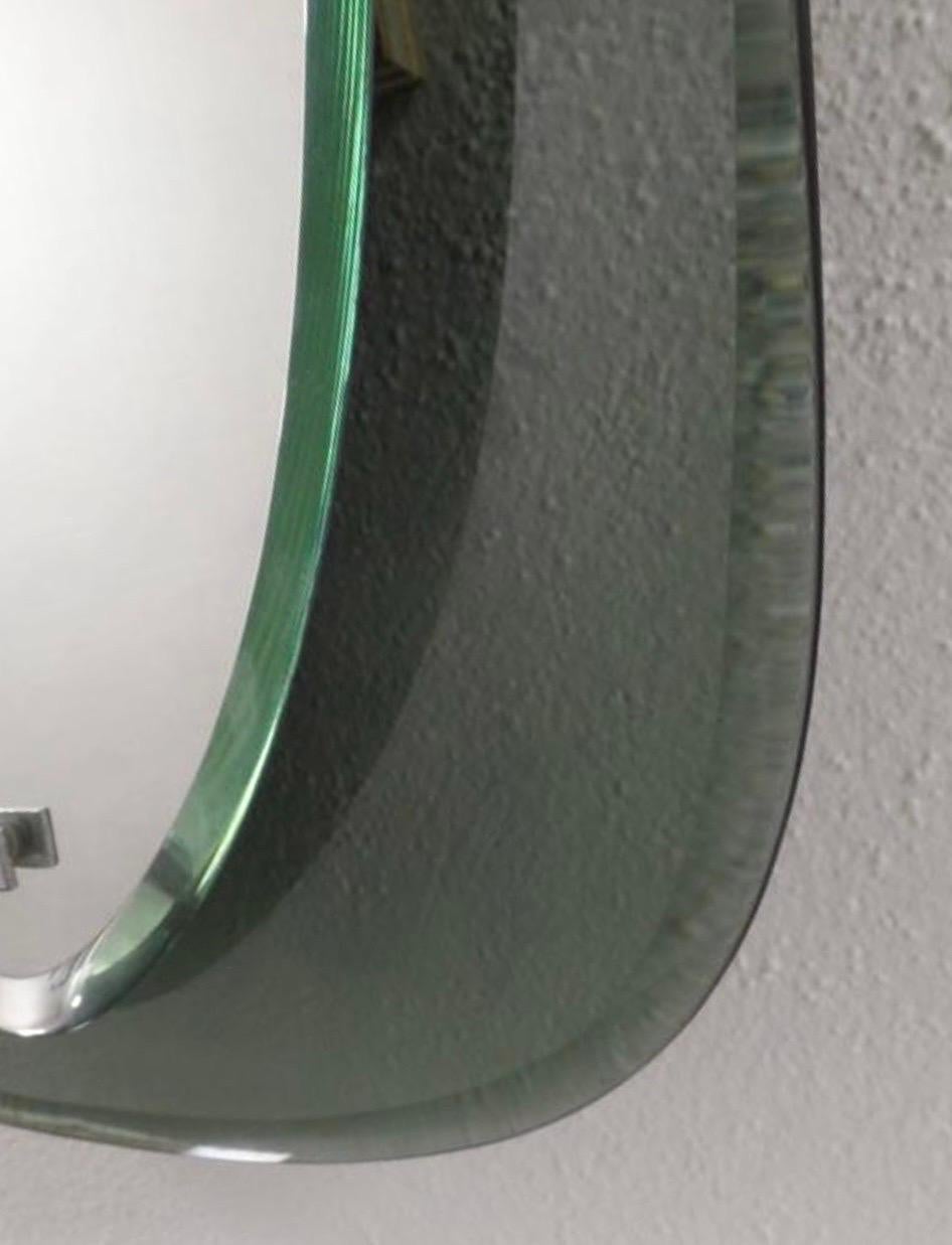 Coppia di specchi italiani in vetro di Murano, a forma di scudo, Max Ingrand & Fontana Arte In condizioni ottime in vendita a New York, NY