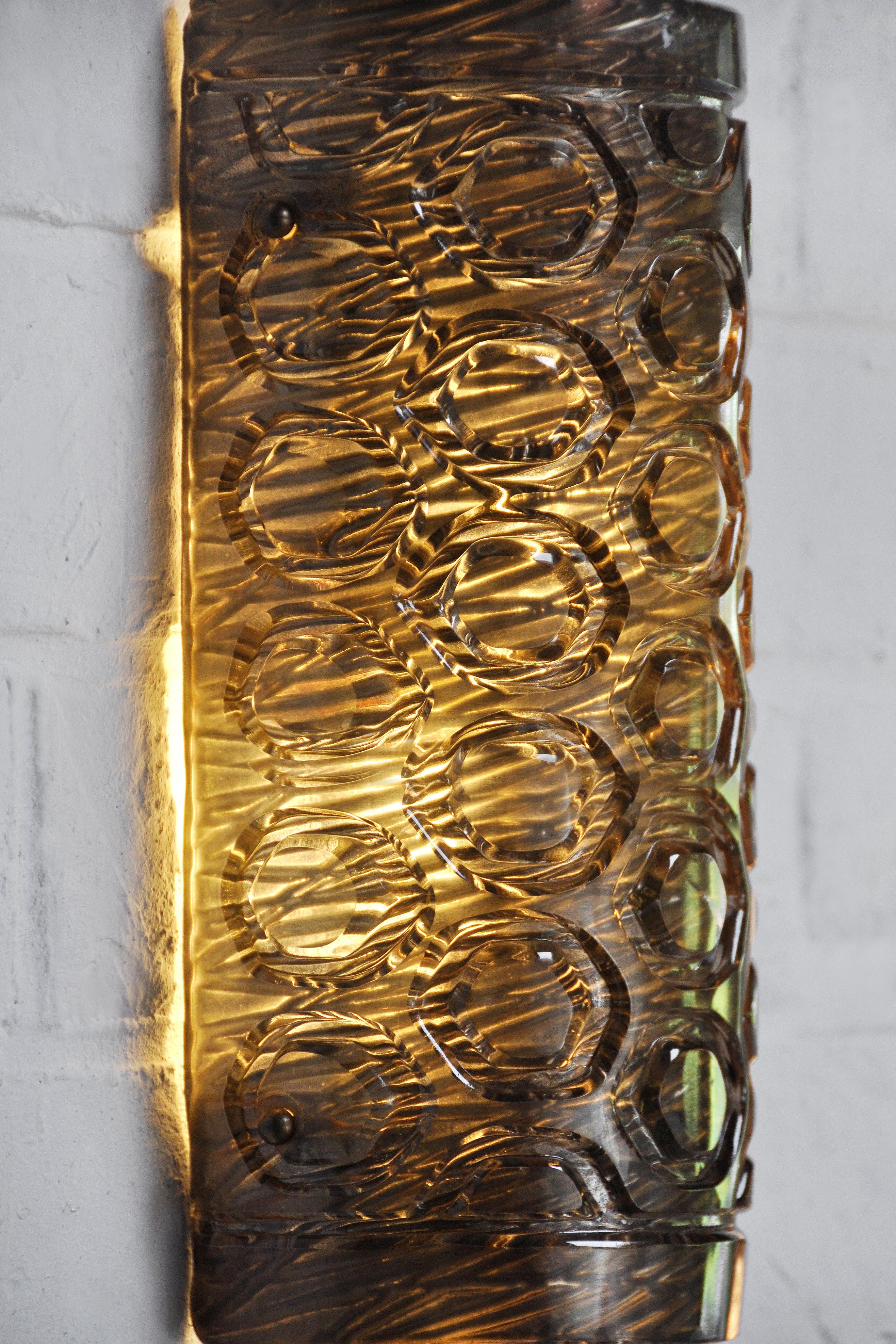 Pair of Italian Murano Glass Wall Lights with Geometric Patterns, 1960's In Good Condition For Sale In Zwijndrecht, Antwerp