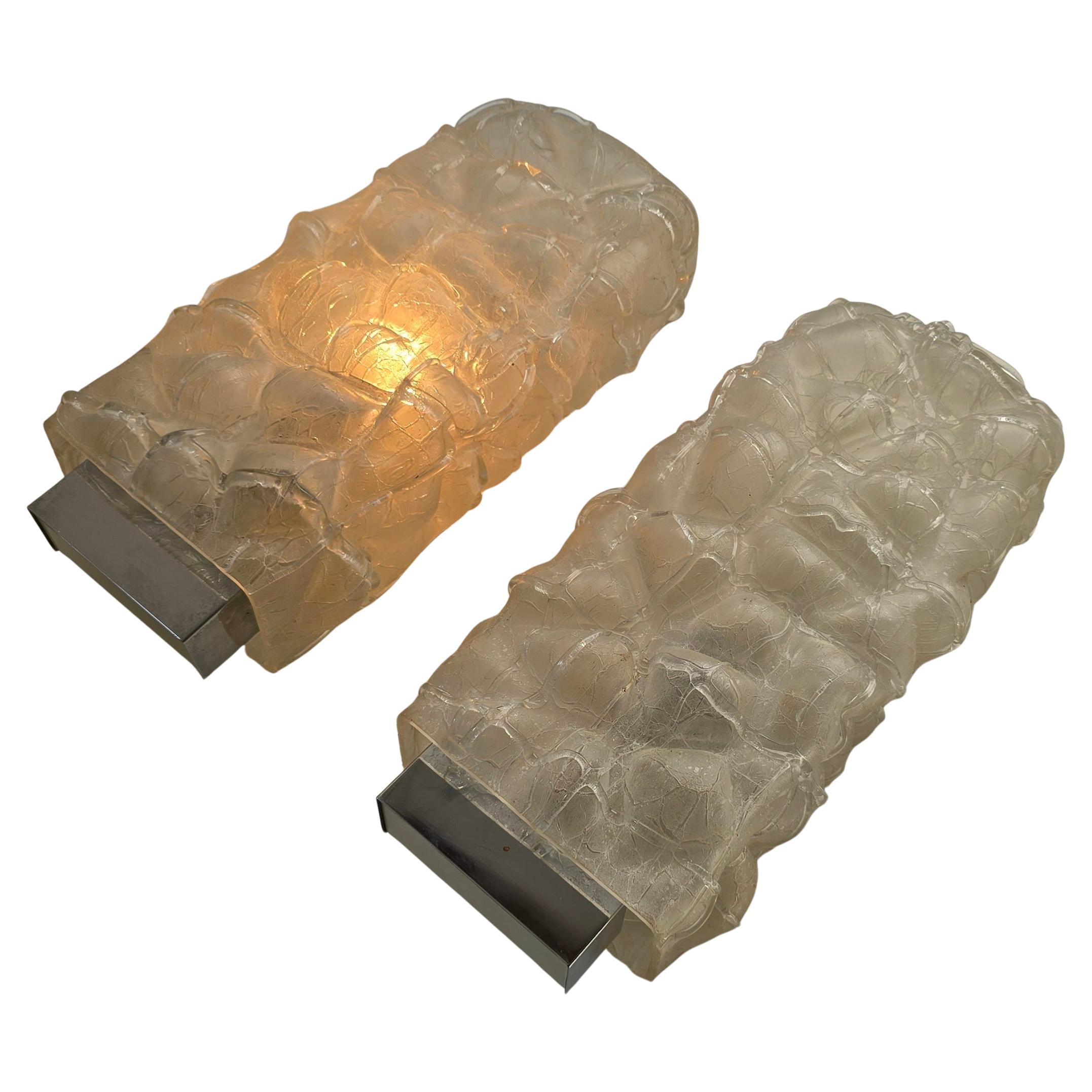 Italiano Coppia di lampade da parete in vetro di Murano in vendita