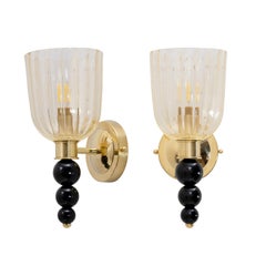 Paire d'appliques murales italiennes en verre de Murano avec inclusions de poussière d'or et laiton