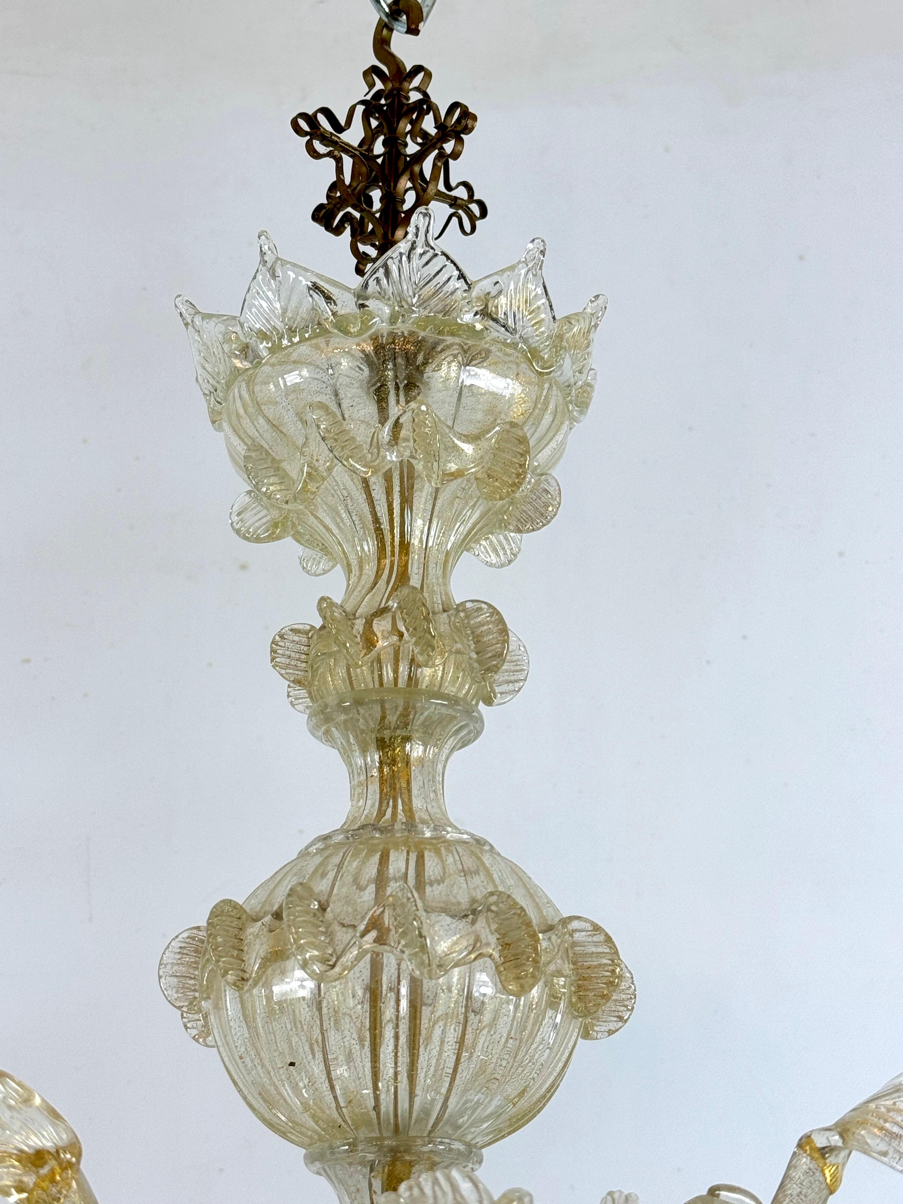 Ein Paar italienische Murano-Kronleuchter mit Goldstaub aus den 50er Jahren. im Angebot 4