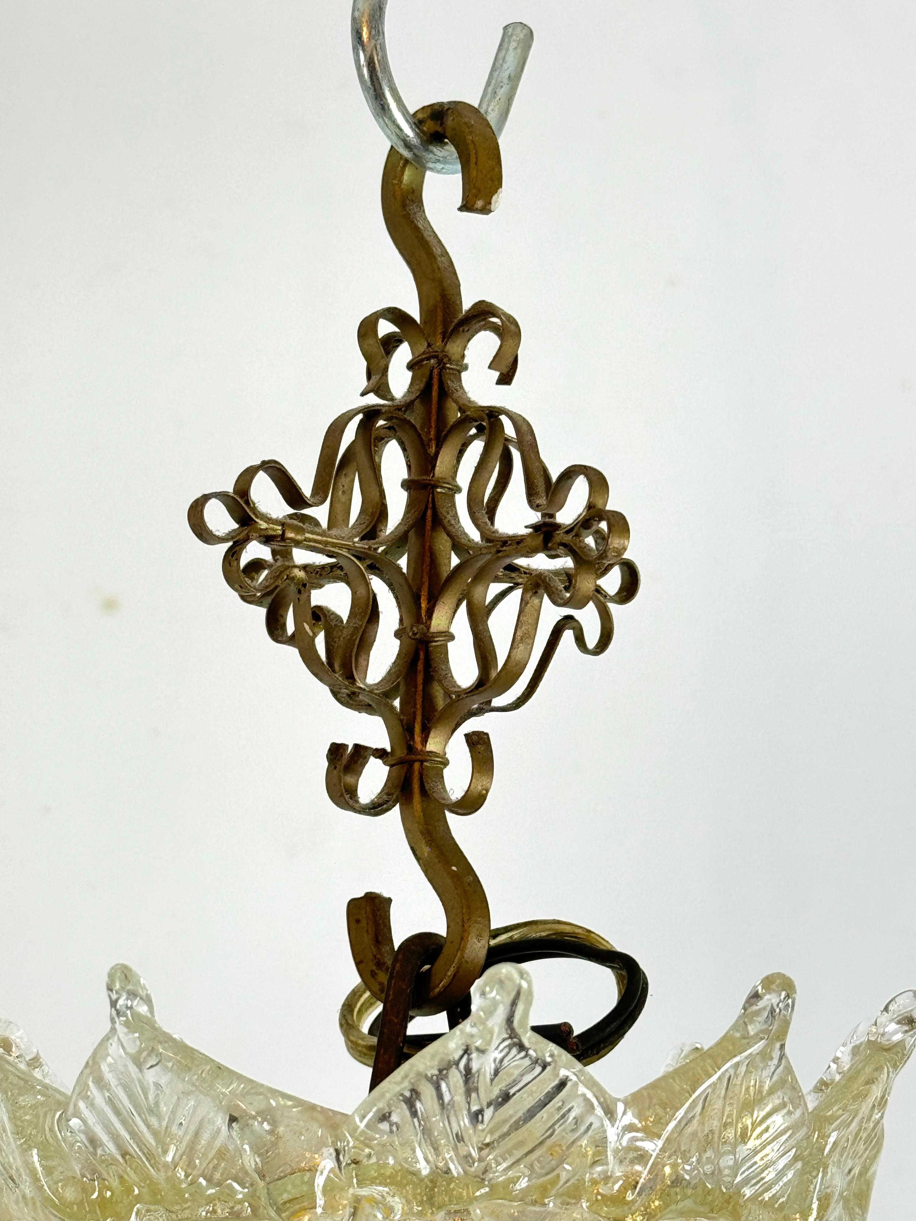 Ein Paar italienische Murano-Kronleuchter mit Goldstaub aus den 50er Jahren. im Angebot 9