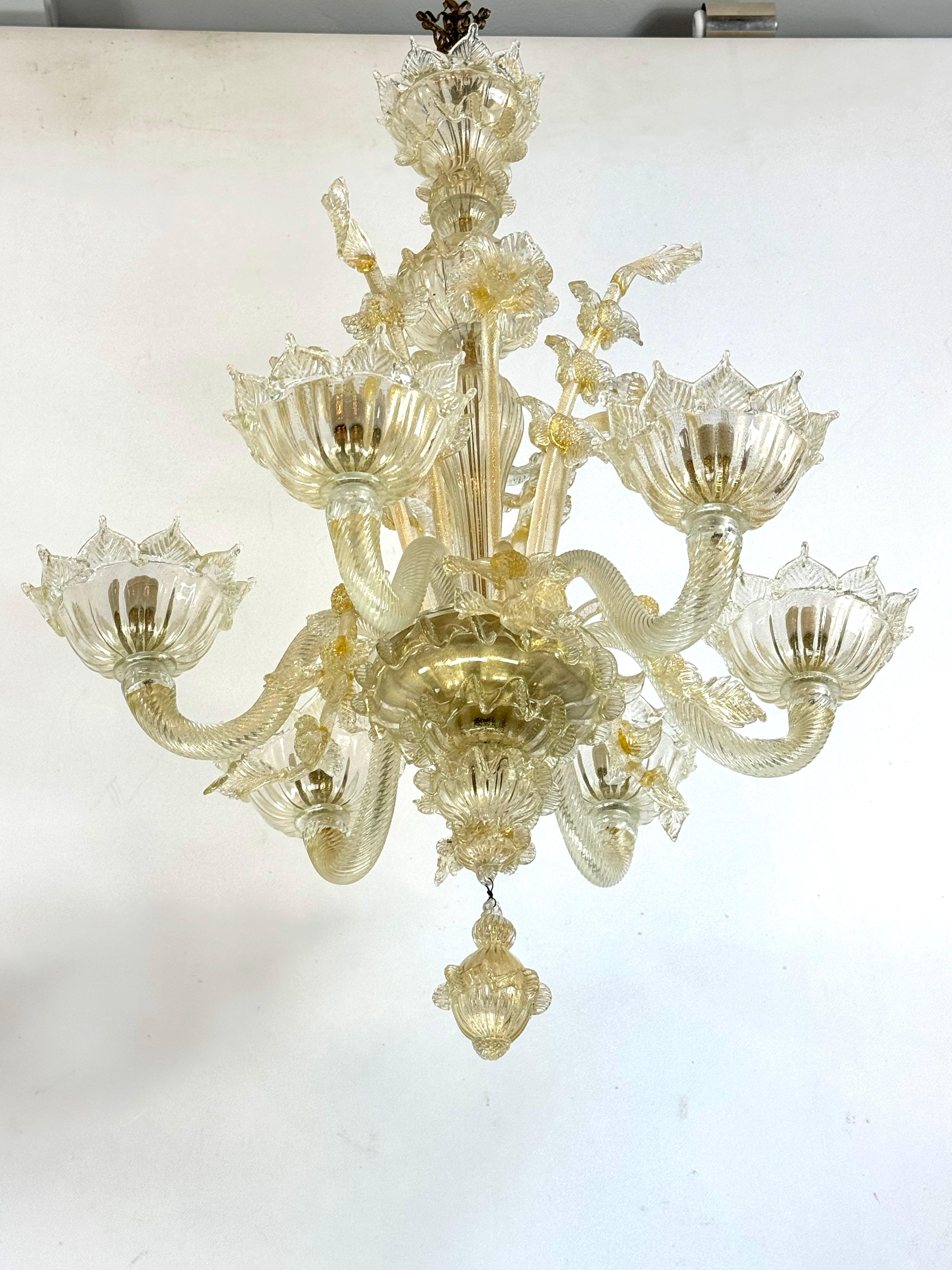 Ein Paar italienische Murano-Kronleuchter mit Goldstaub aus den 50er Jahren. im Zustand „Gut“ im Angebot in Catania, CT