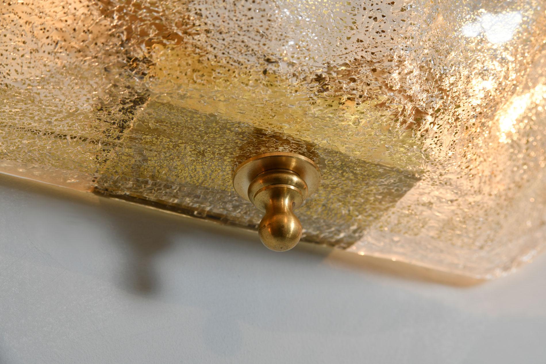 Pair of Italian Murano gold flecked Clam Shell Wall Lights In New Condition For Sale In London, GB