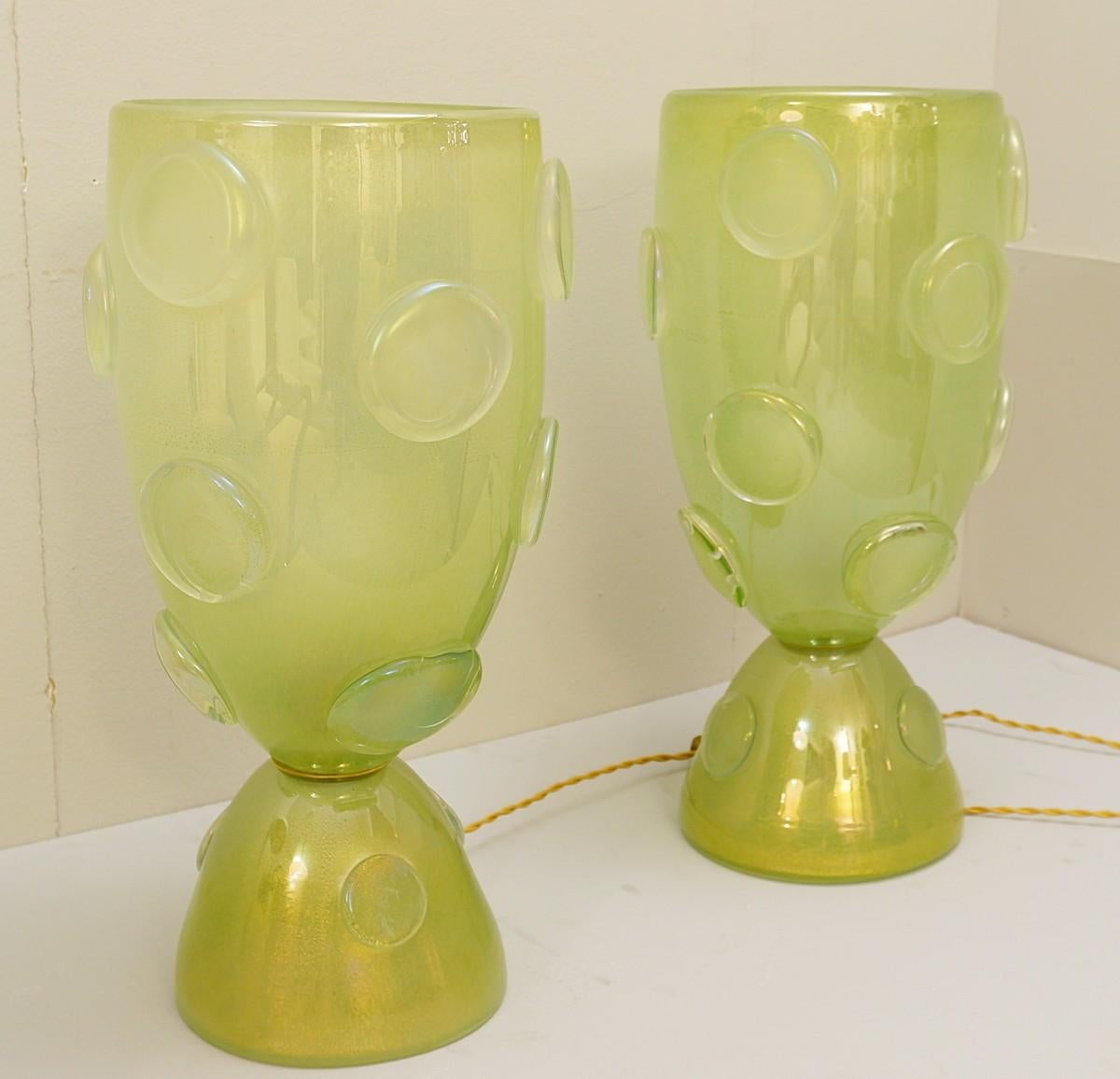 Pair of Italian Murano Golden Iridescent Green Glass Table Lamps In Good Condition In Brussels, BE