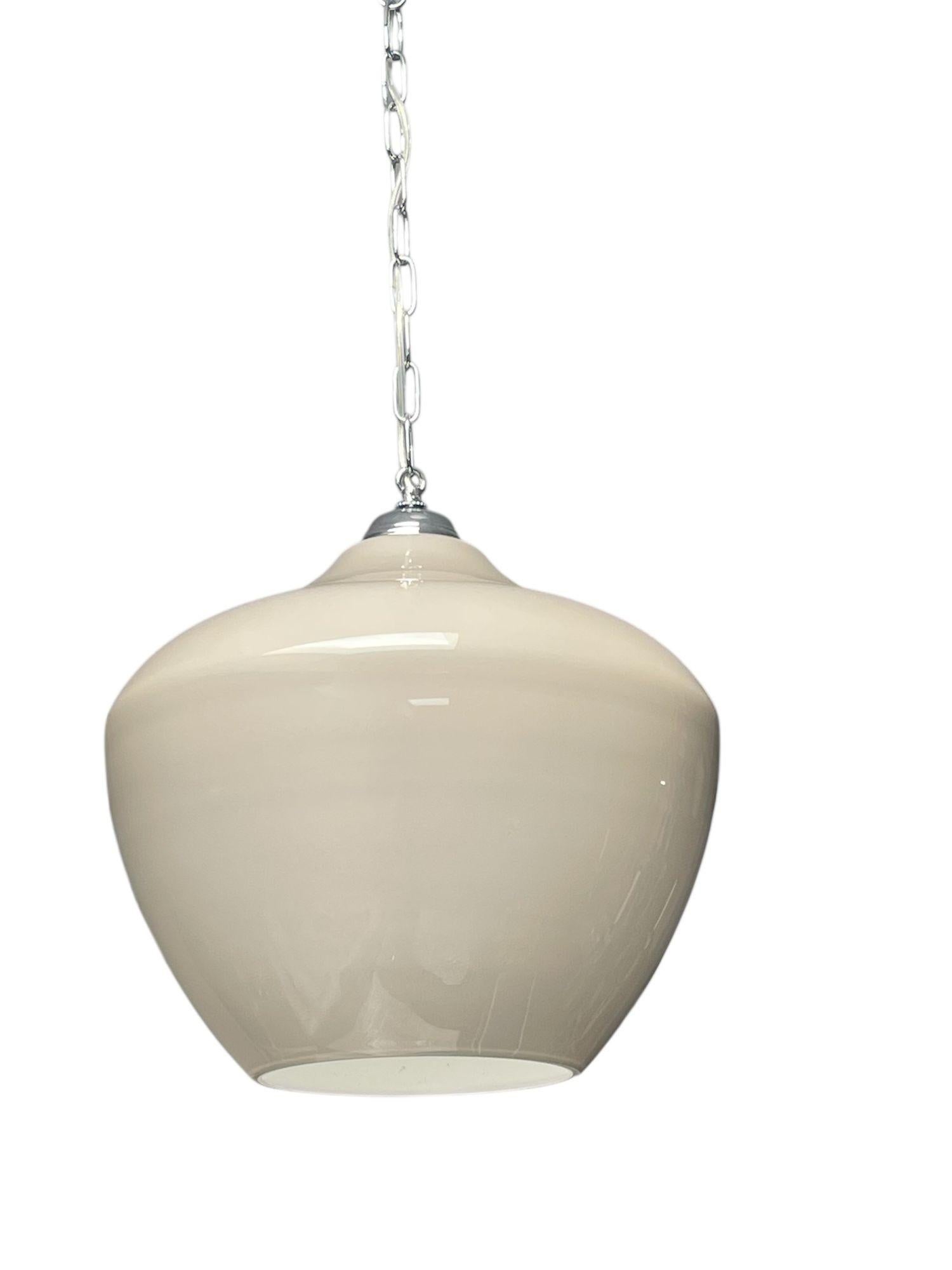 Italiano Coppia di pendenti in vetro grigio di Murano, anni '80. in vendita