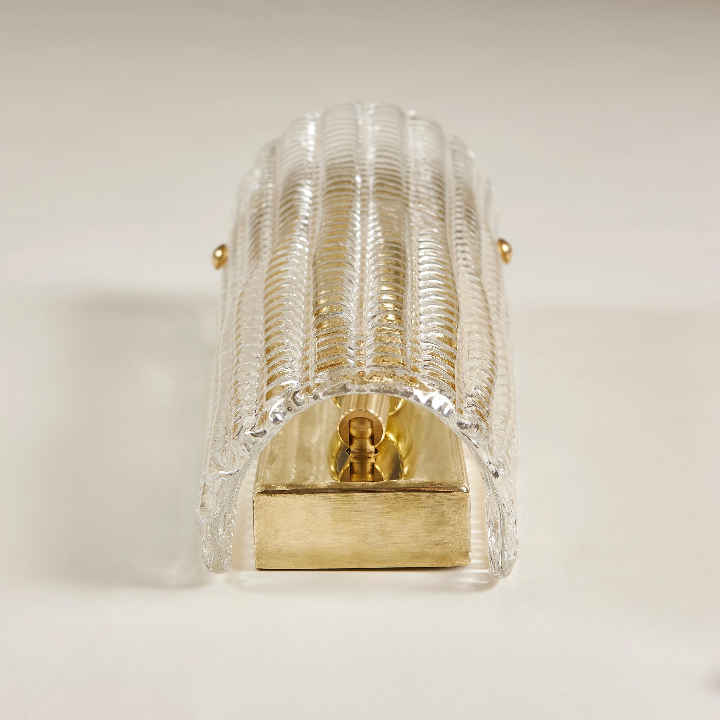 Contemporary Pair of Italian Murano Ribbed Glass and Brass Wall Lights For Sale