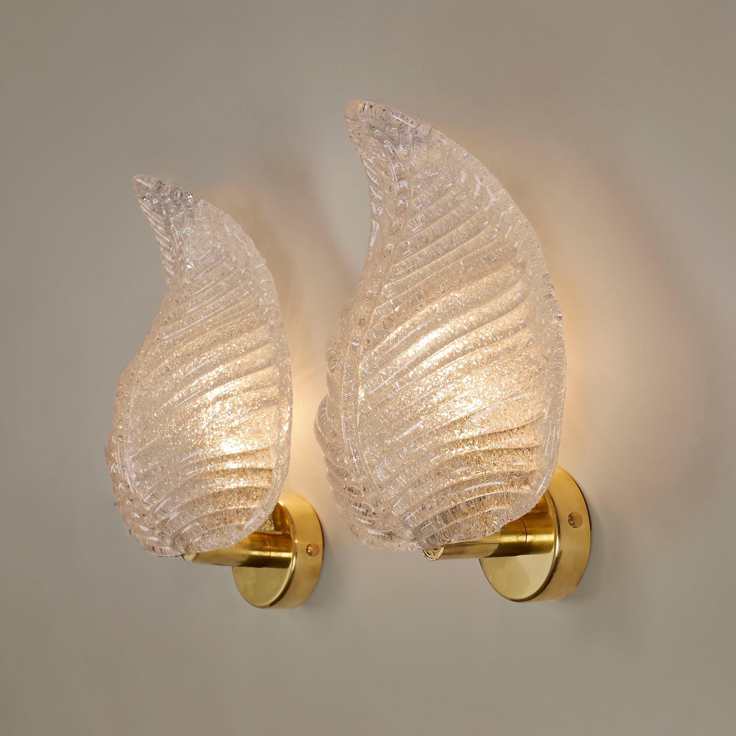 Pair of Italian Murano Textured Leaf Wall Lights In Excellent Condition For Sale In London, GB