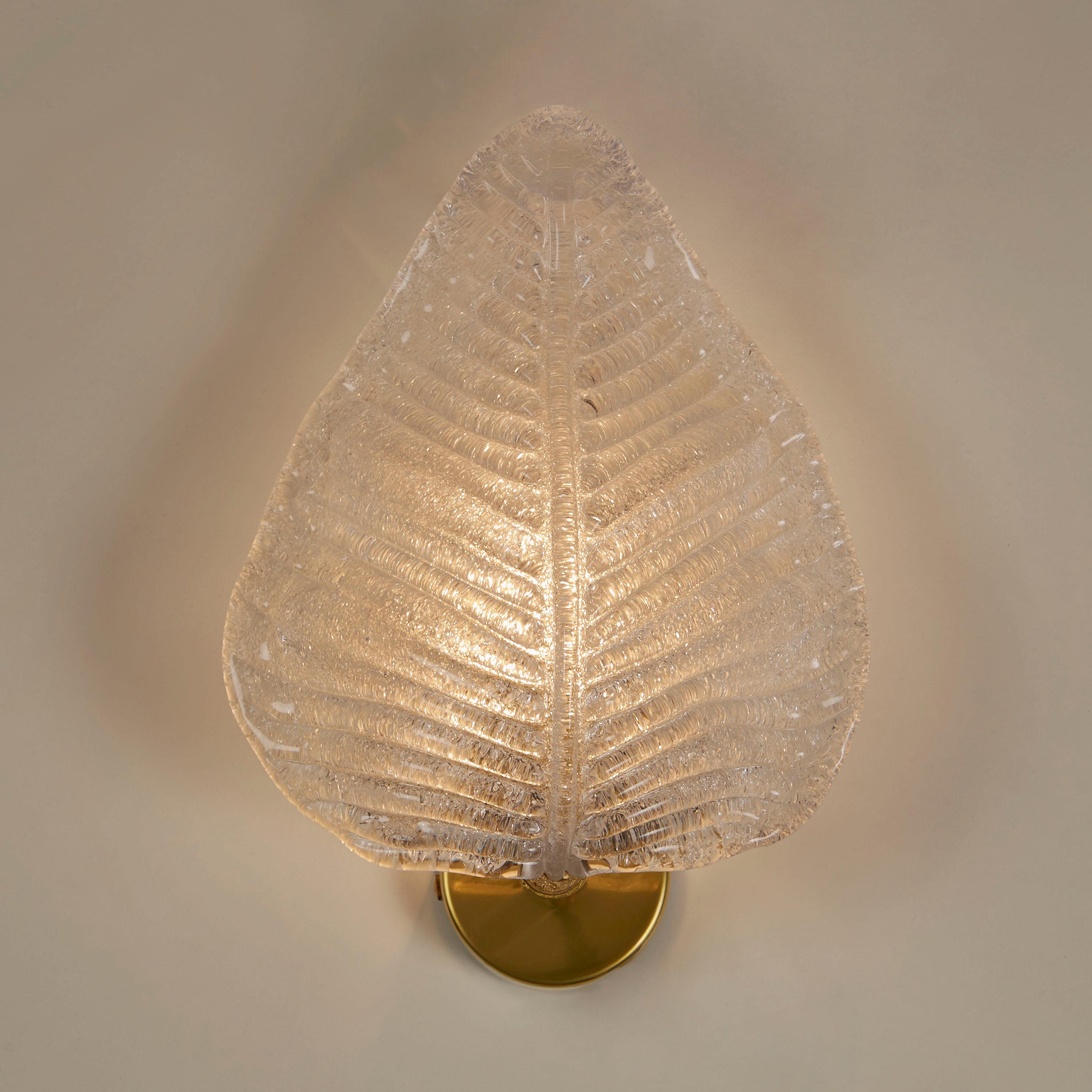 Contemporary Pair of Italian Murano Textured Leaf Wall Lights For Sale