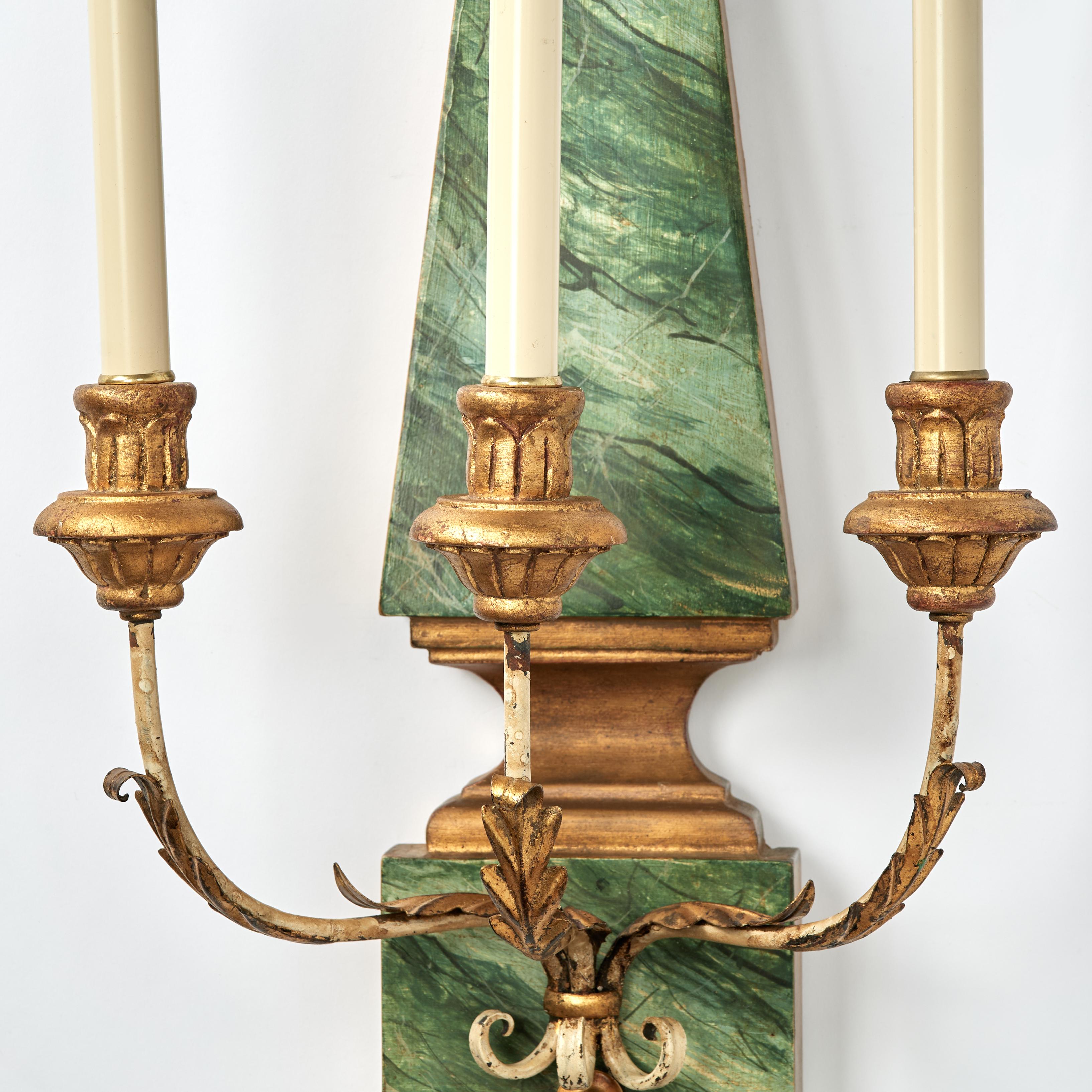 Paire d'appliques murales italiennes néo-classiques en faux bois de malachite en vente 3