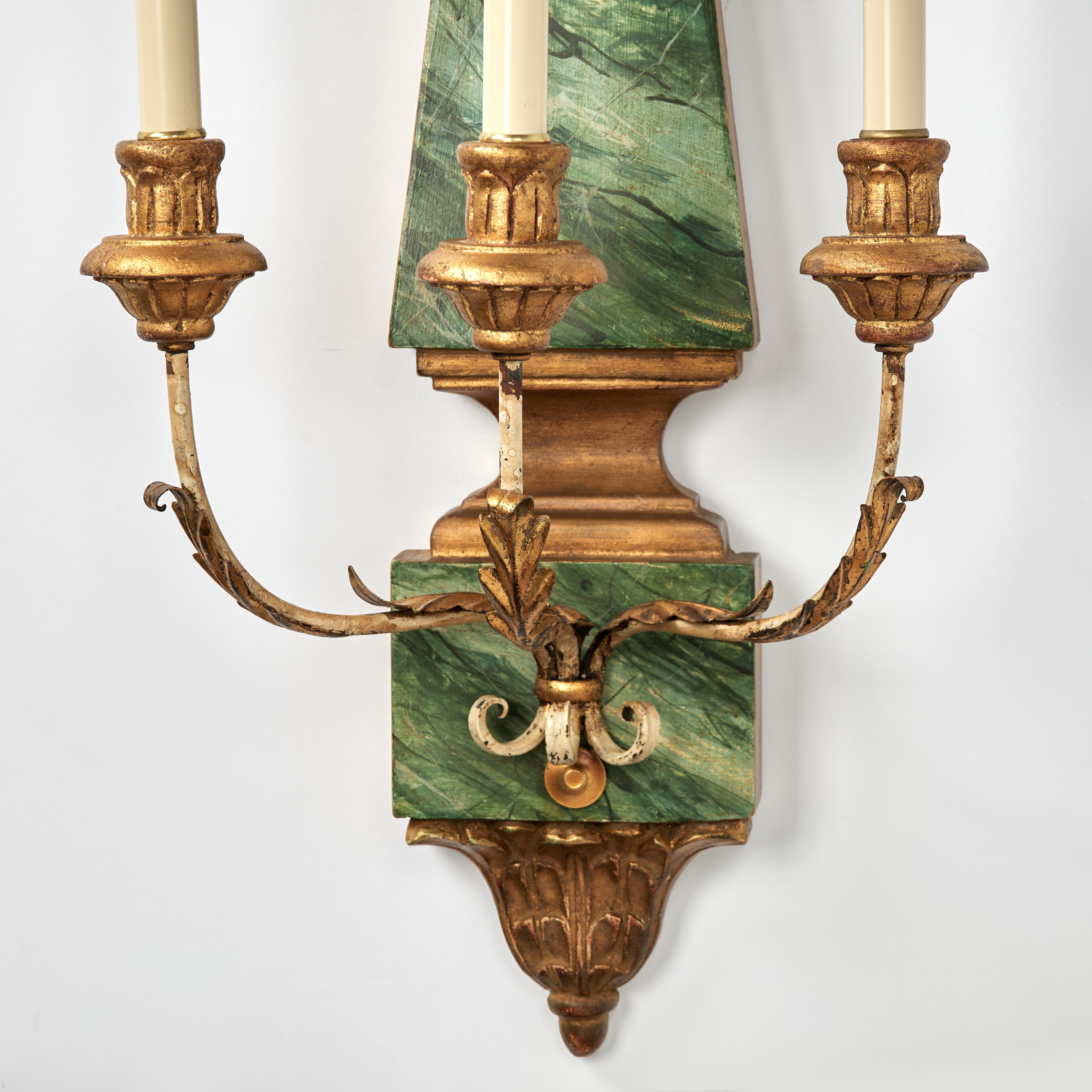 Paire d'appliques murales italiennes néo-classiques en faux bois de malachite en vente 4