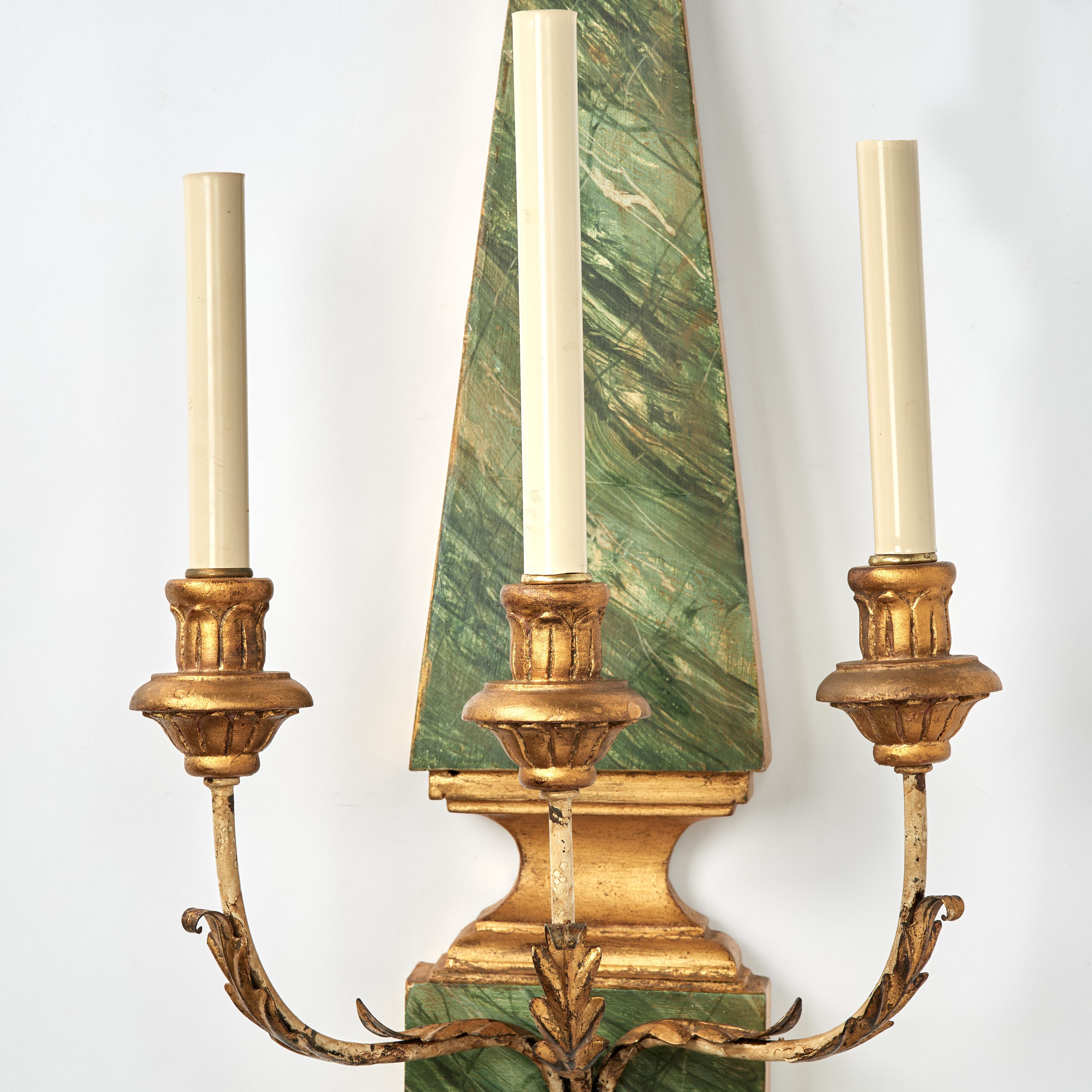 Fait main Paire d'appliques murales italiennes néo-classiques en faux bois de malachite en vente