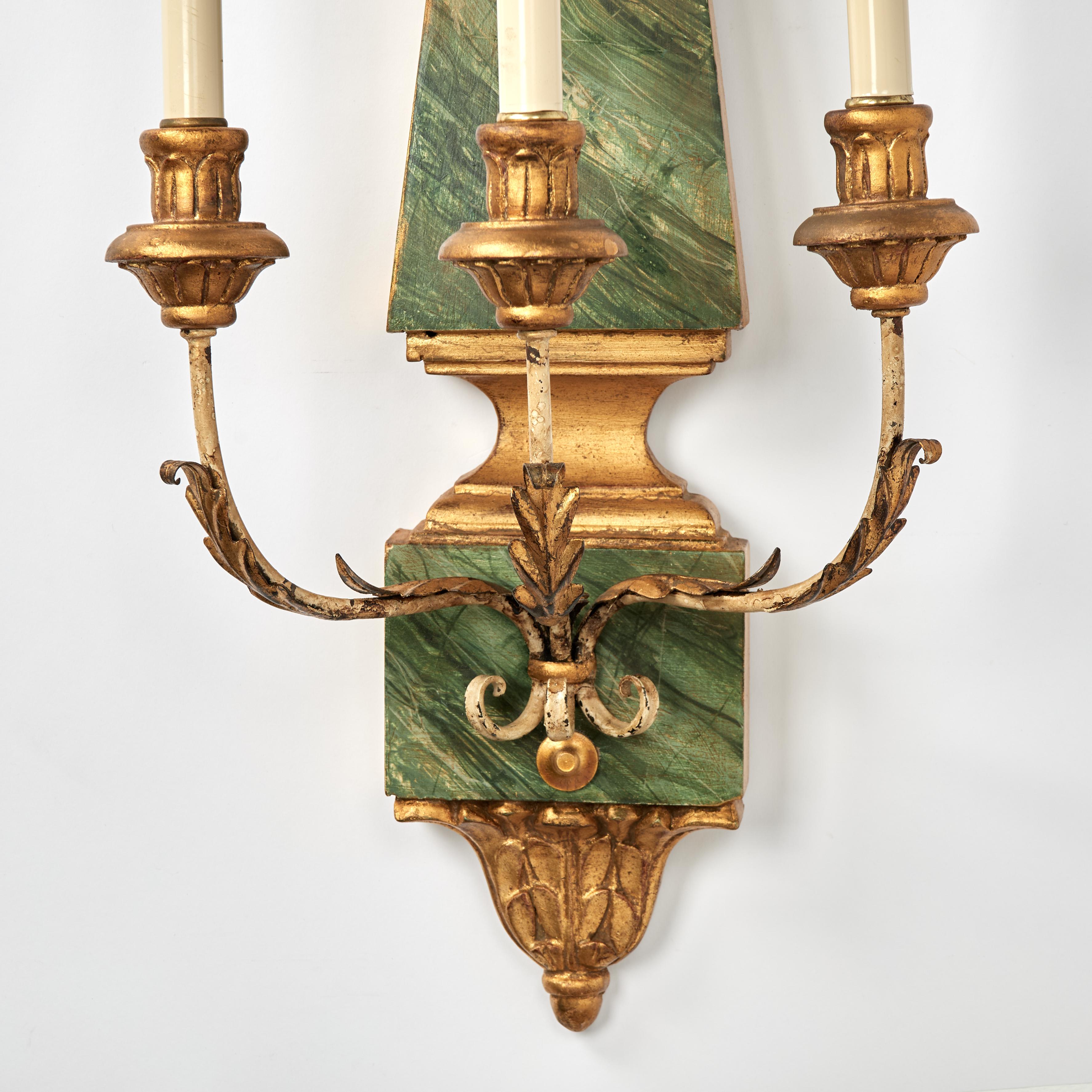 Paire d'appliques murales italiennes néo-classiques en faux bois de malachite Bon état - En vente à Palm Beach, FL