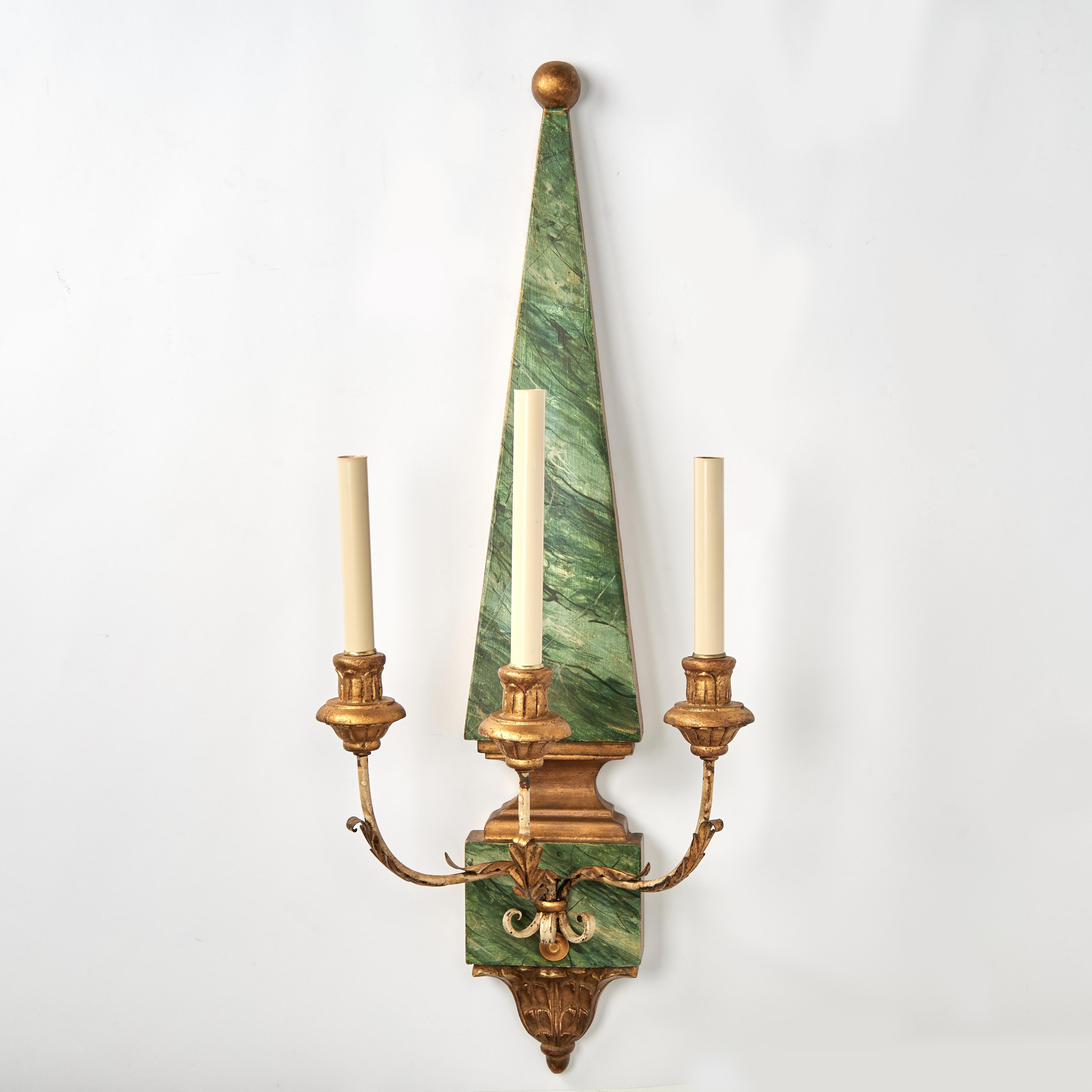 Paire d'appliques murales italiennes néo-classiques en faux bois de malachite en vente 1
