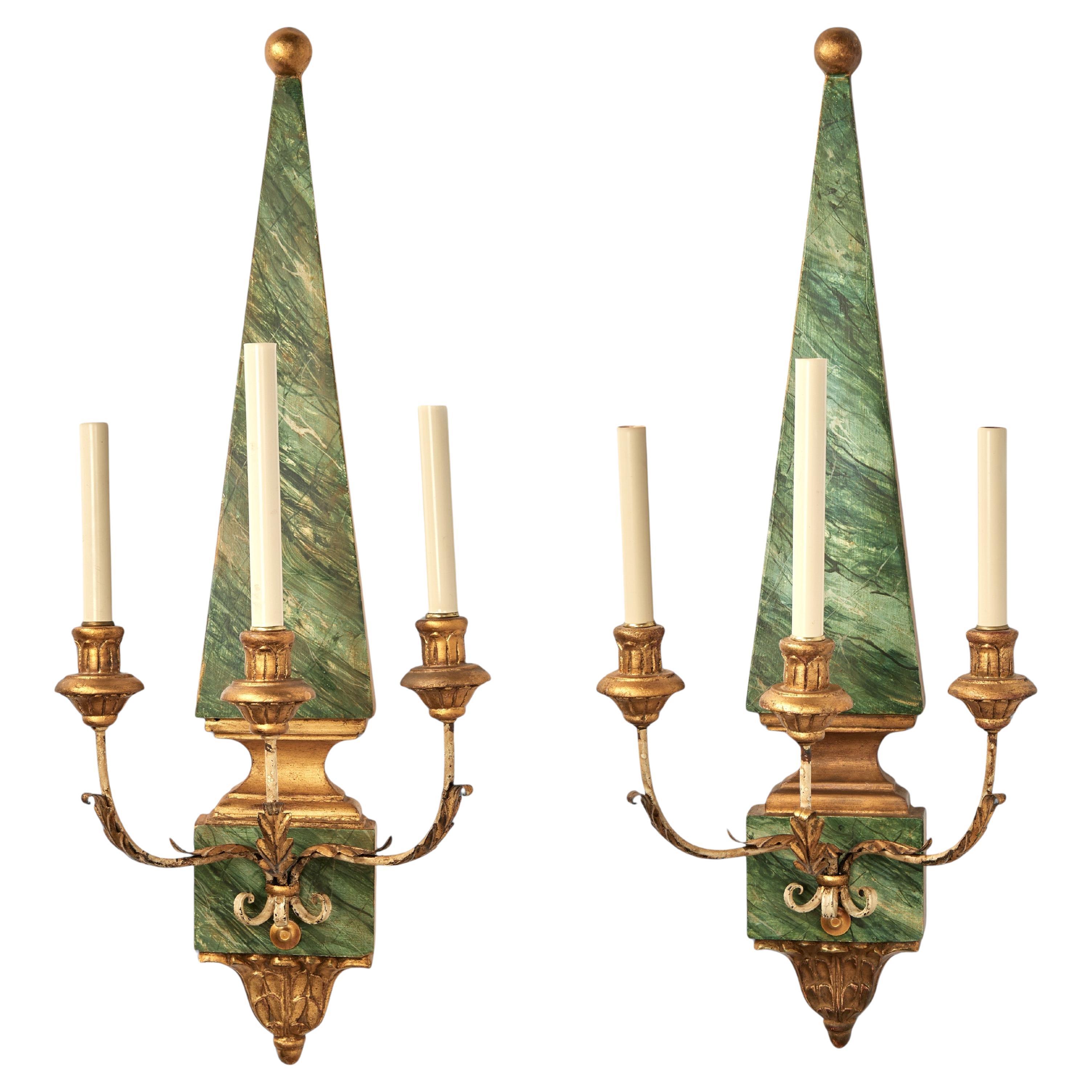 Paire d'appliques murales italiennes néo-classiques en faux bois de malachite en vente
