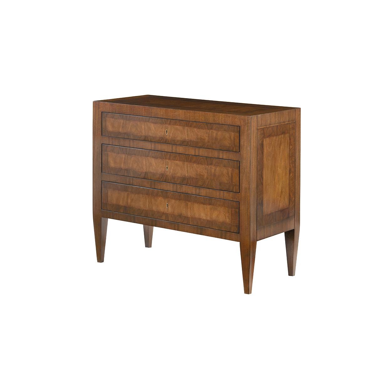 Paire de commodes italiennes néoclassiques à trois tiroirs - 36 po. Neuf - En vente à Westwood, NJ