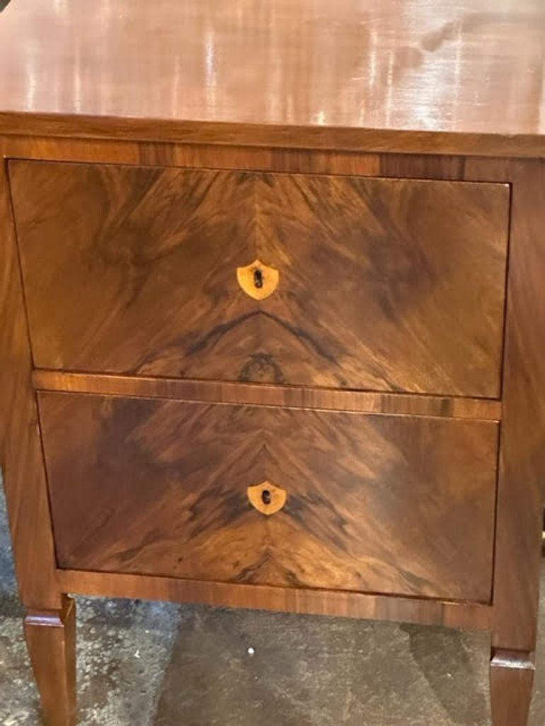 Pair of Italian Neo-Classical Burl Walnut Side Tables In Good Condition For Sale In Dallas, TX