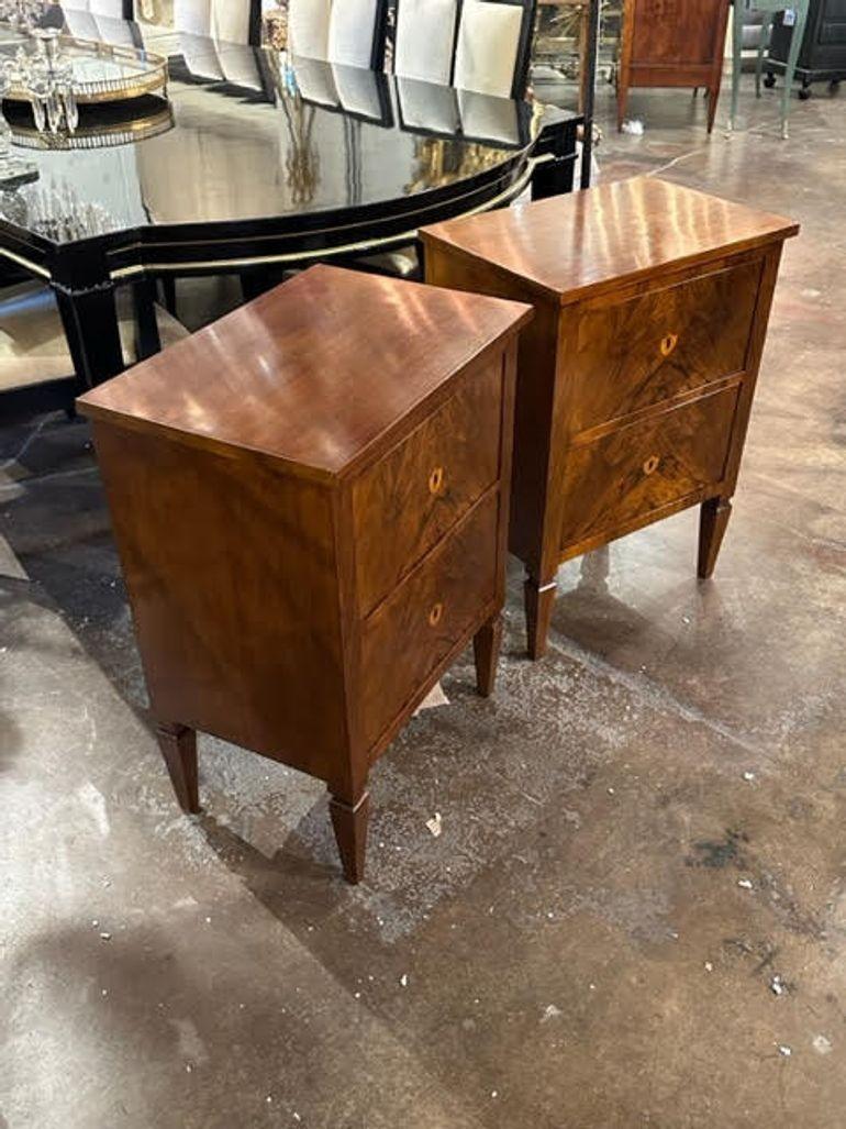 Pair of Italian Neo-Classical Burl Walnut Side Tables For Sale 1