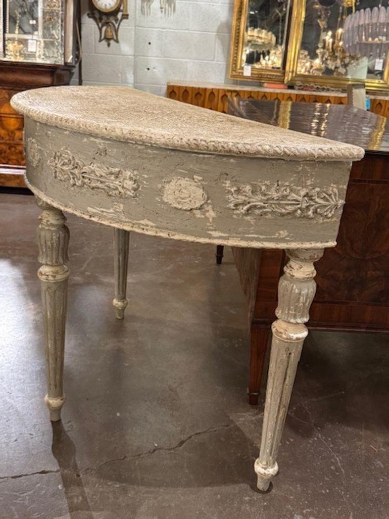 Paire de consoles italiennes néoclassiques sculptées et peintes Bon état - En vente à Dallas, TX