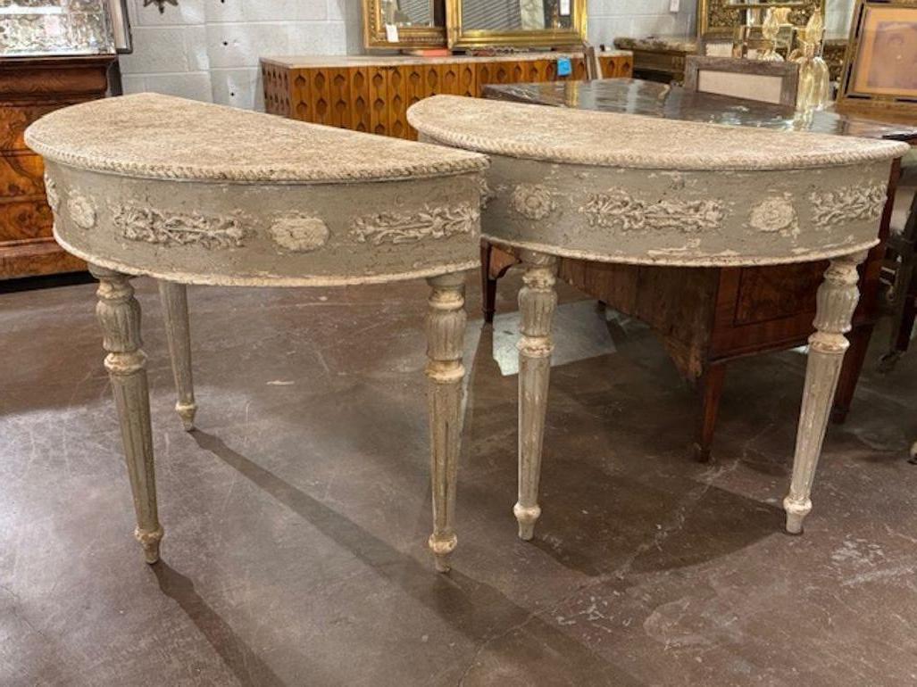 XIXe siècle Paire de consoles italiennes néoclassiques sculptées et peintes en vente
