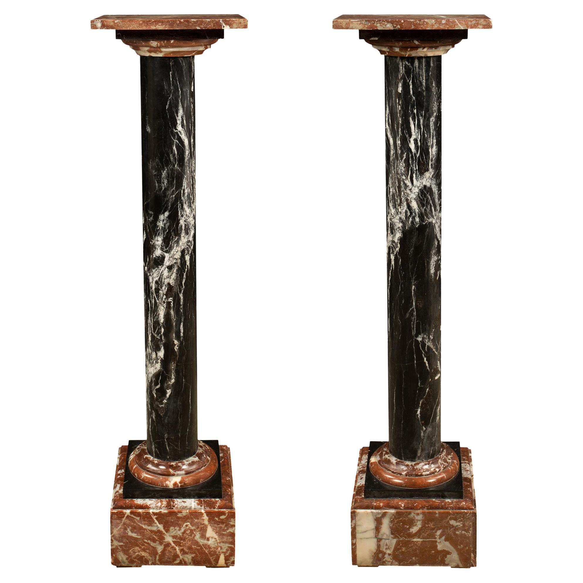 Paar italienische neoklassizistische Marmorsockel aus dem 19. Jahrhundert