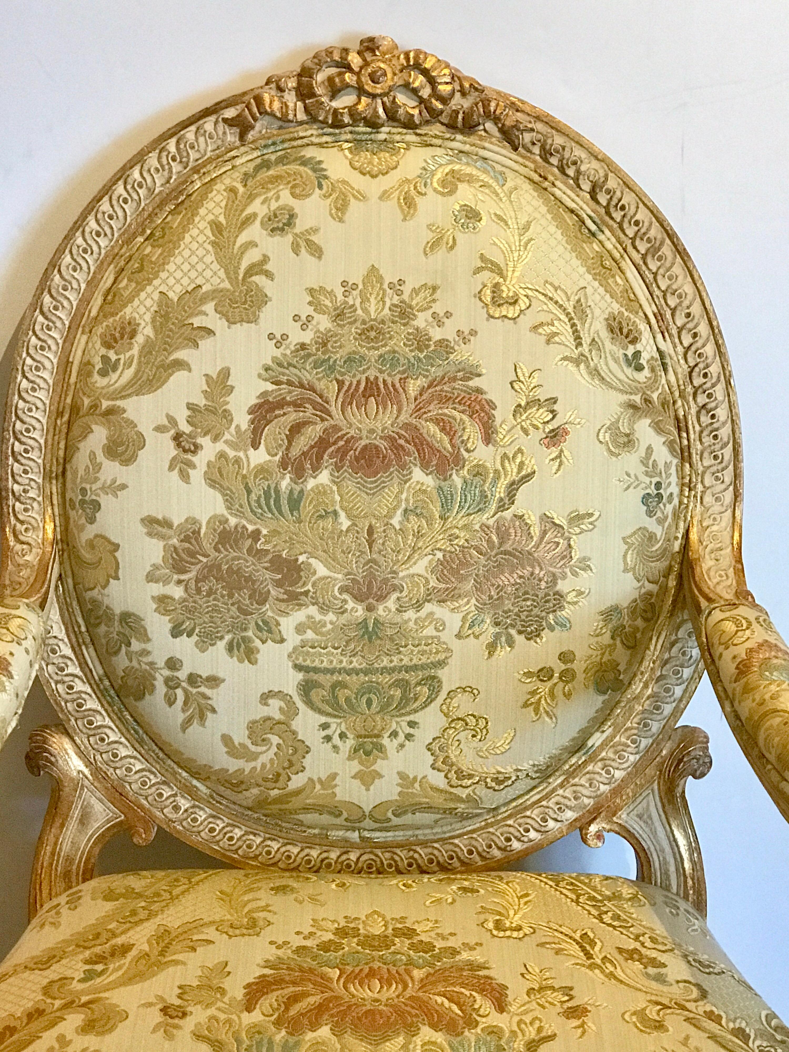 Pair of Italian Neoclassic Carved Giltwood Armchairs For Sale 11