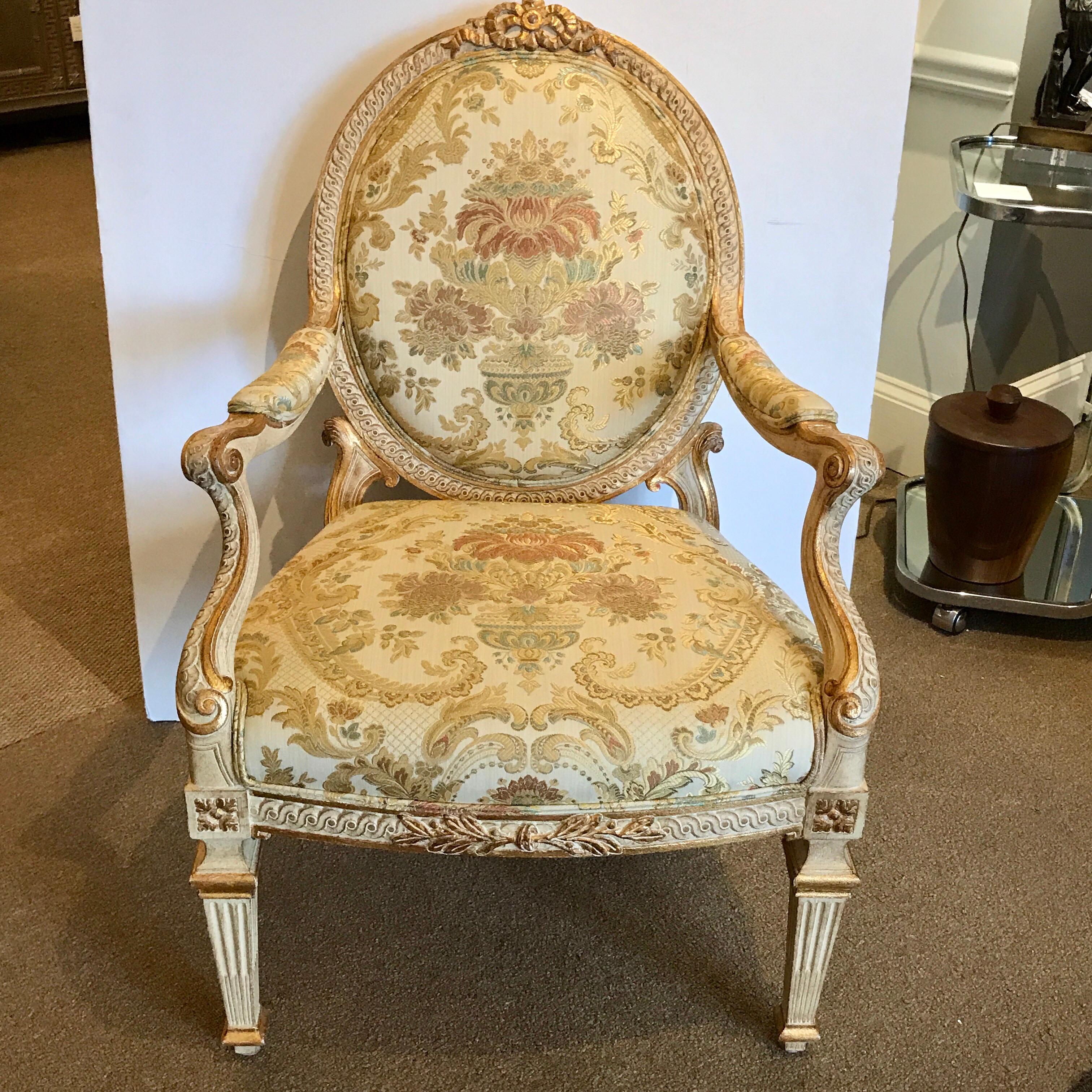 20th Century Pair of Italian Neoclassic Carved Giltwood Armchairs For Sale