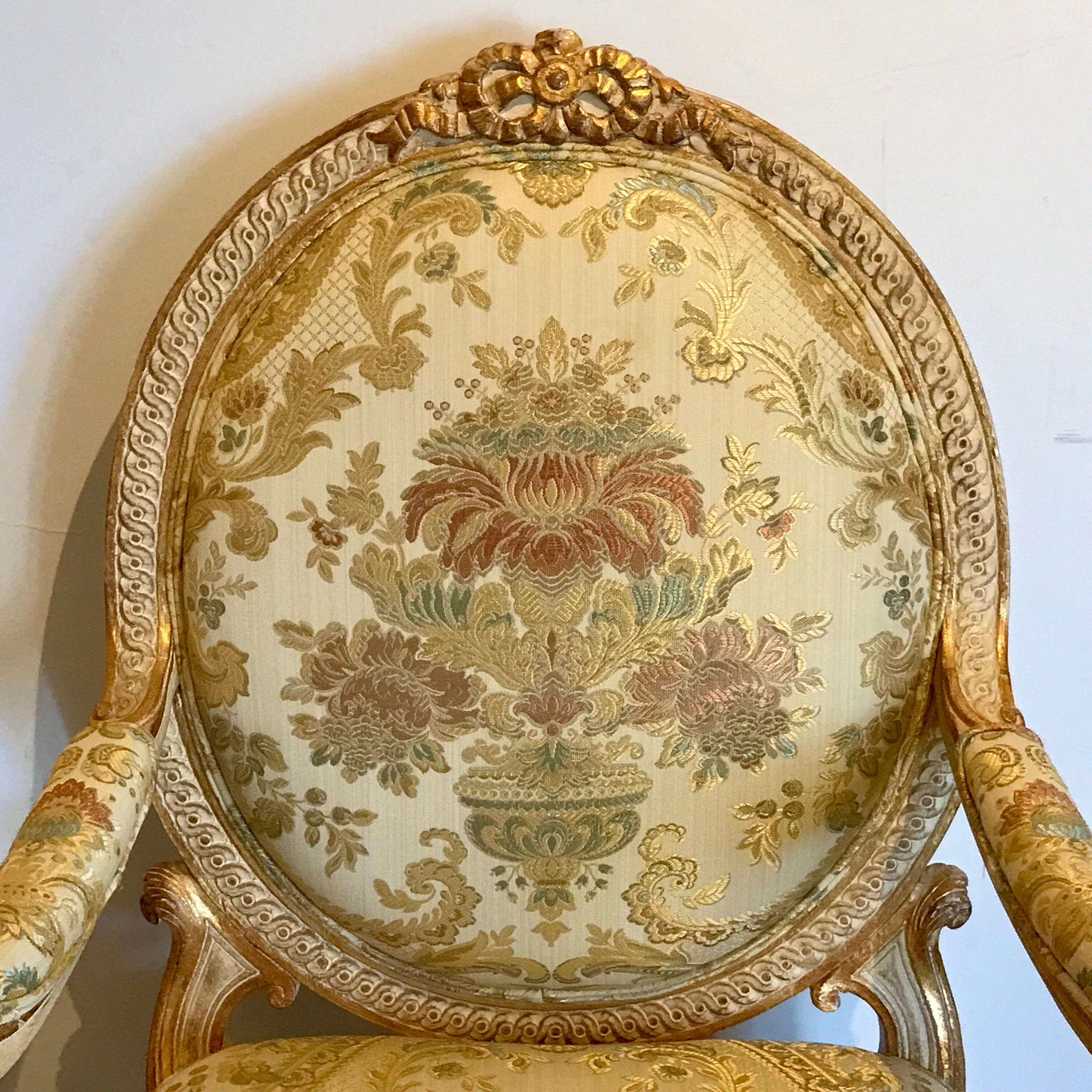 Pair of Italian Neoclassic Carved Giltwood Armchairs For Sale 2