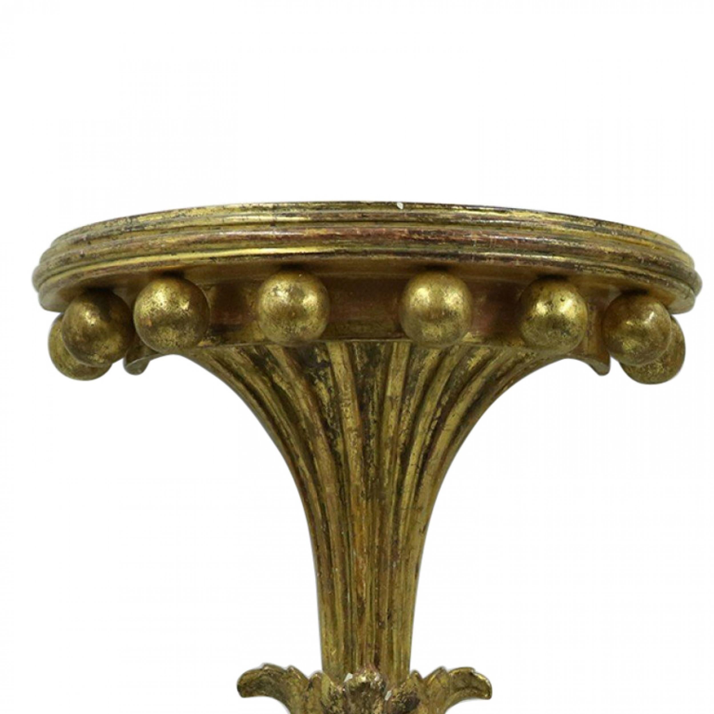 Italiano Coppia di mensole da parete neoclassiche italiane in legno dorato intagliato in vendita