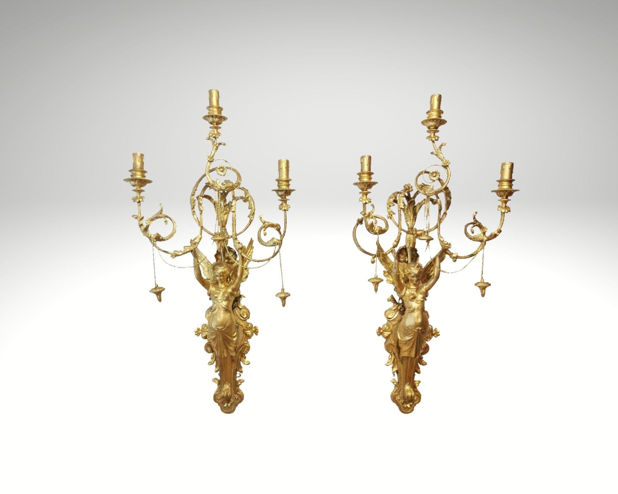 Pair of Italian Neoclassic Empire Gilt Wood Wall Sconces For Sale 3