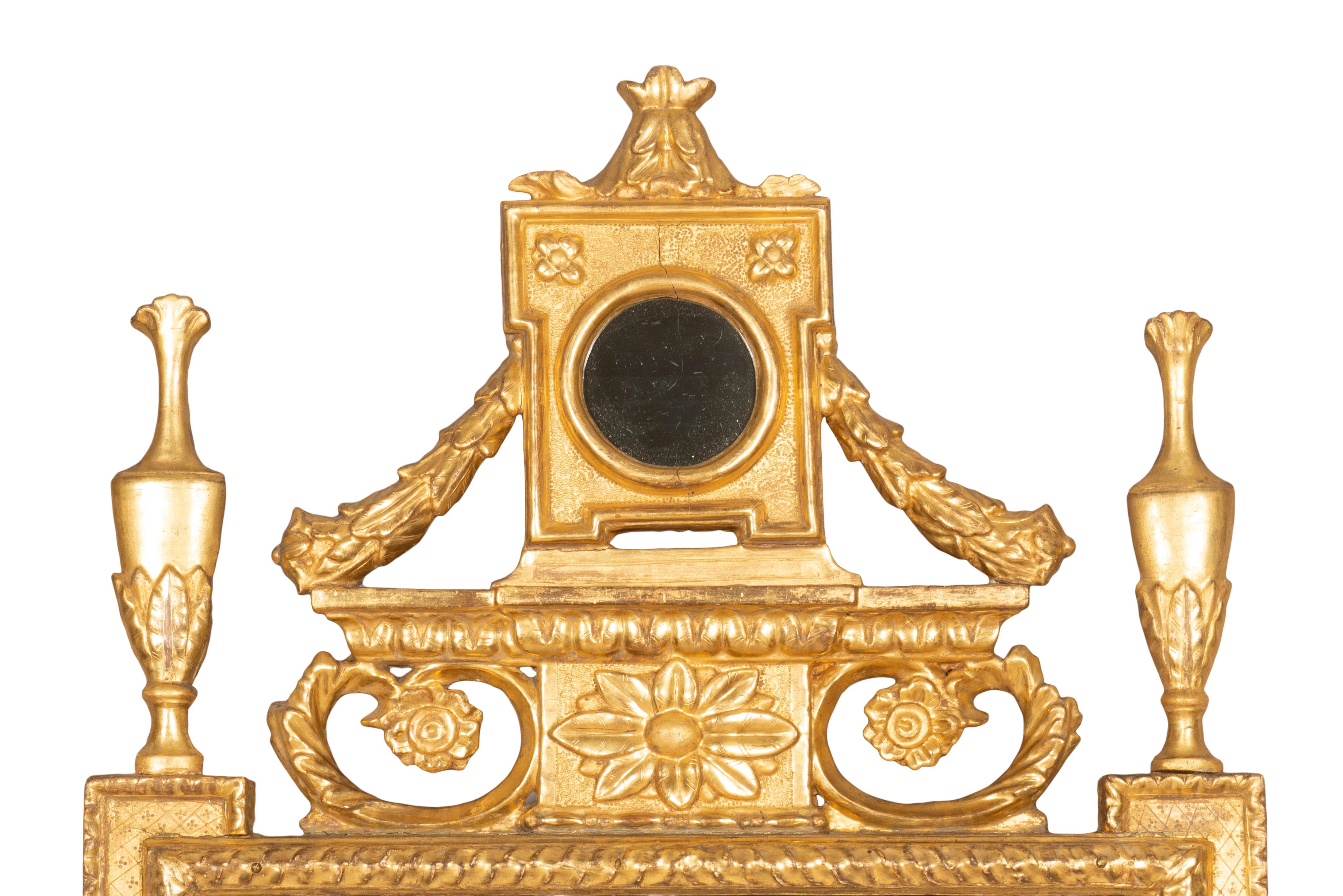 Paire de miroirs italiens néoclassiques en bois doré en vente 14