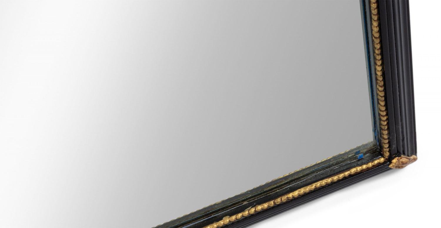 Italiano Coppia di specchi da parete verticali laccati neri in stile neoclassico italiano in vendita