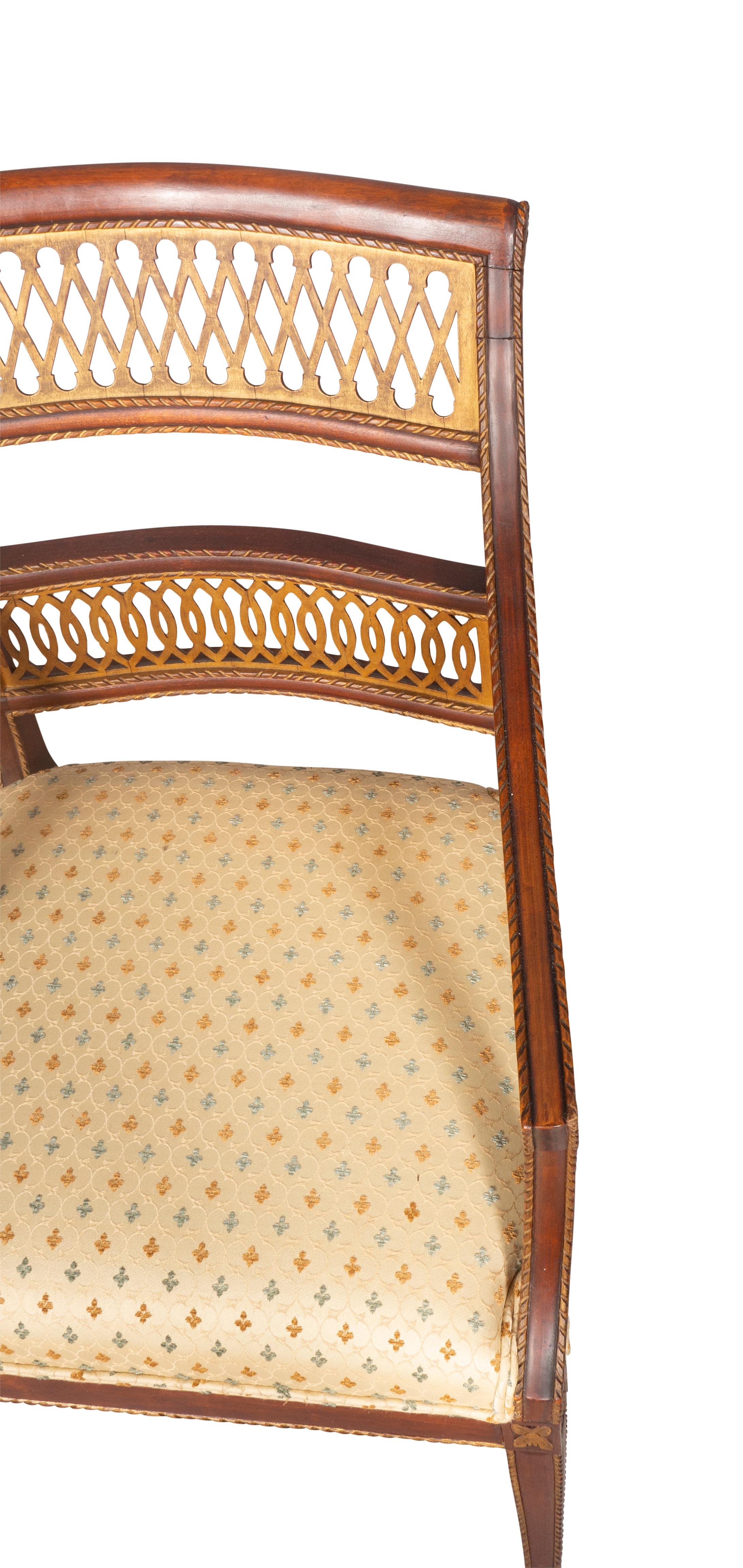Paar italienische Sessel aus Nussbaumholz im neoklassischen Stil im Angebot 6