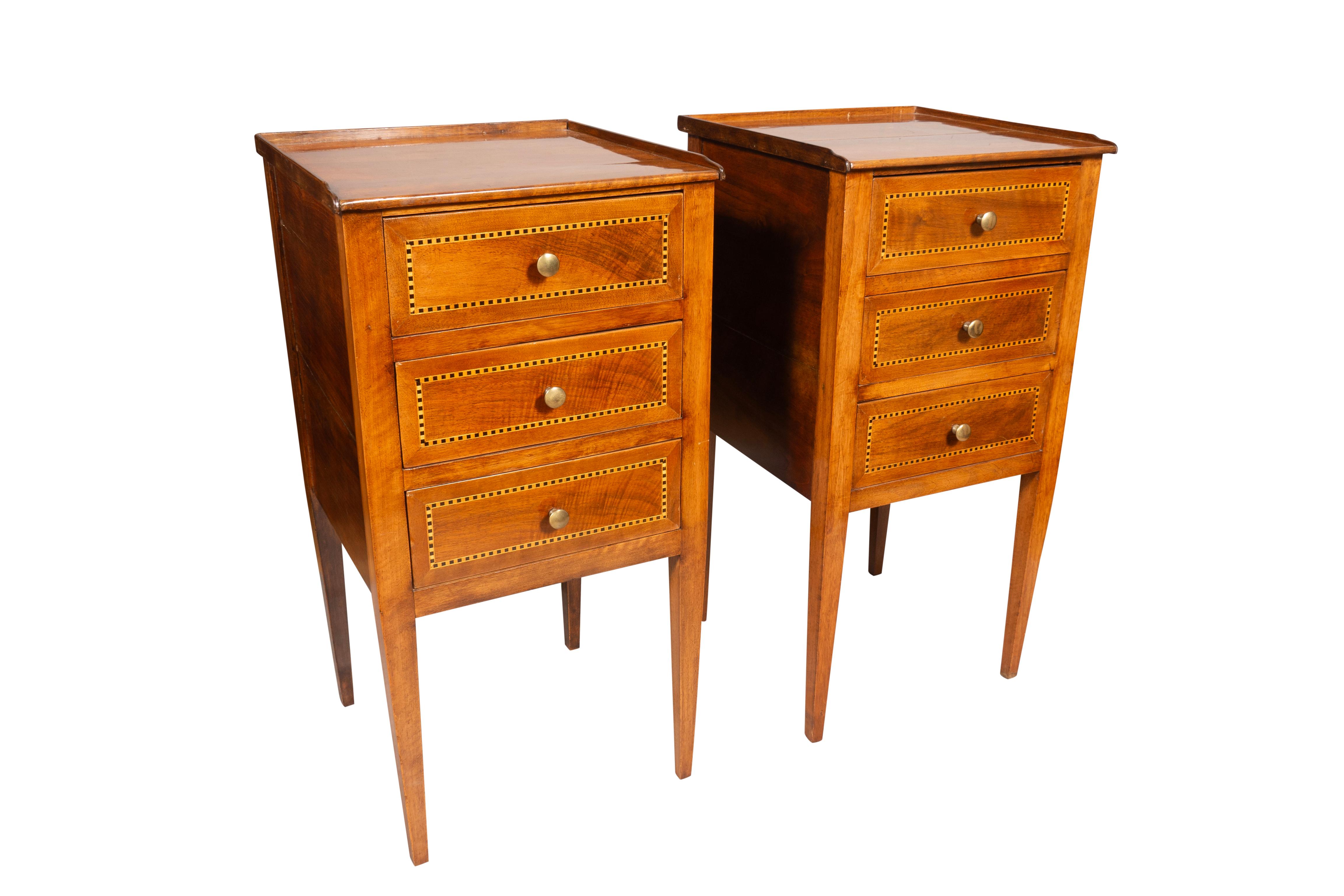Neoclassical Pair Of Italian Neoclassic Style Walnut Side Tables For Sale