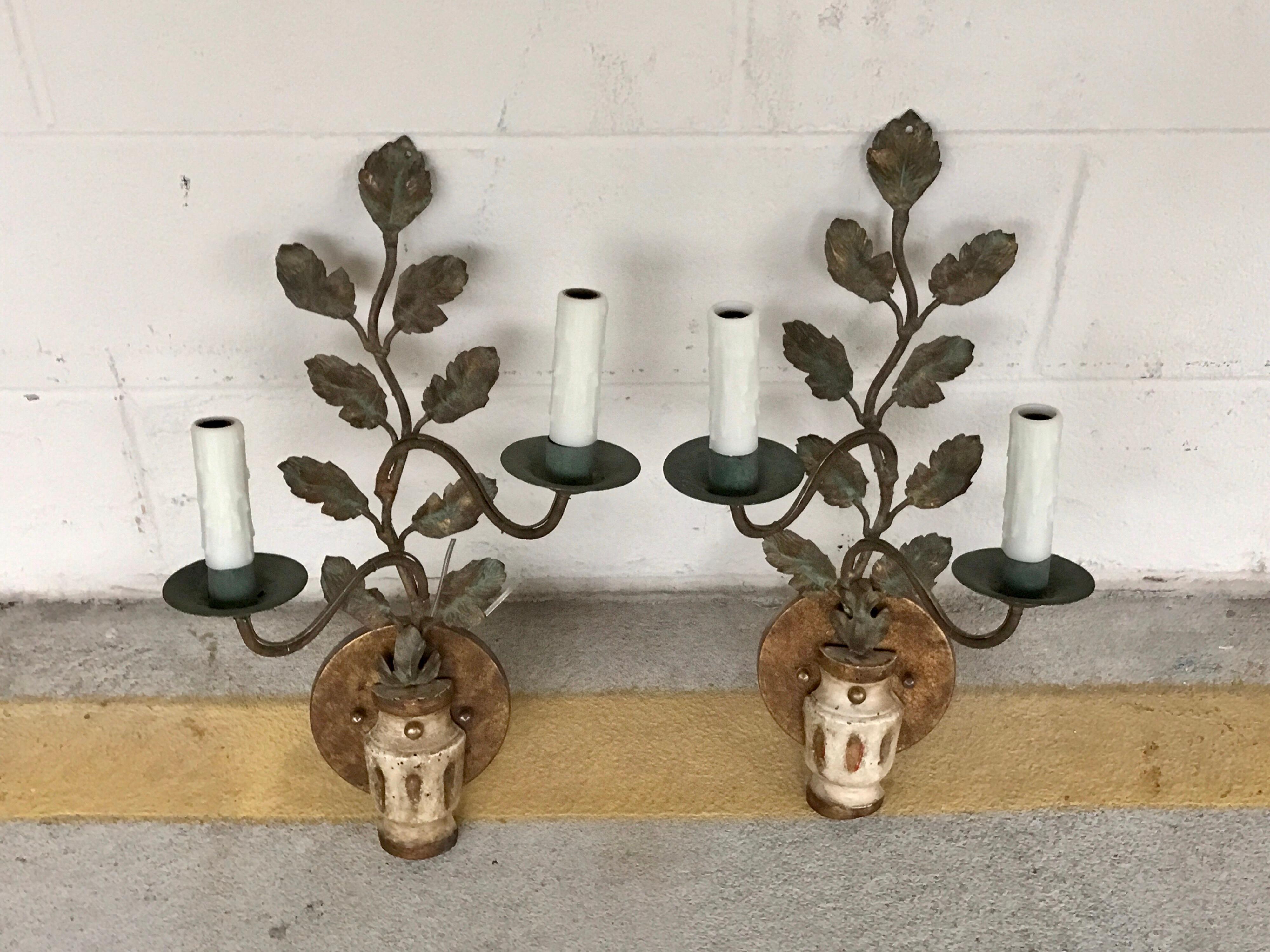 Tôle Pair of Italian Neoclassic Wall Sconces