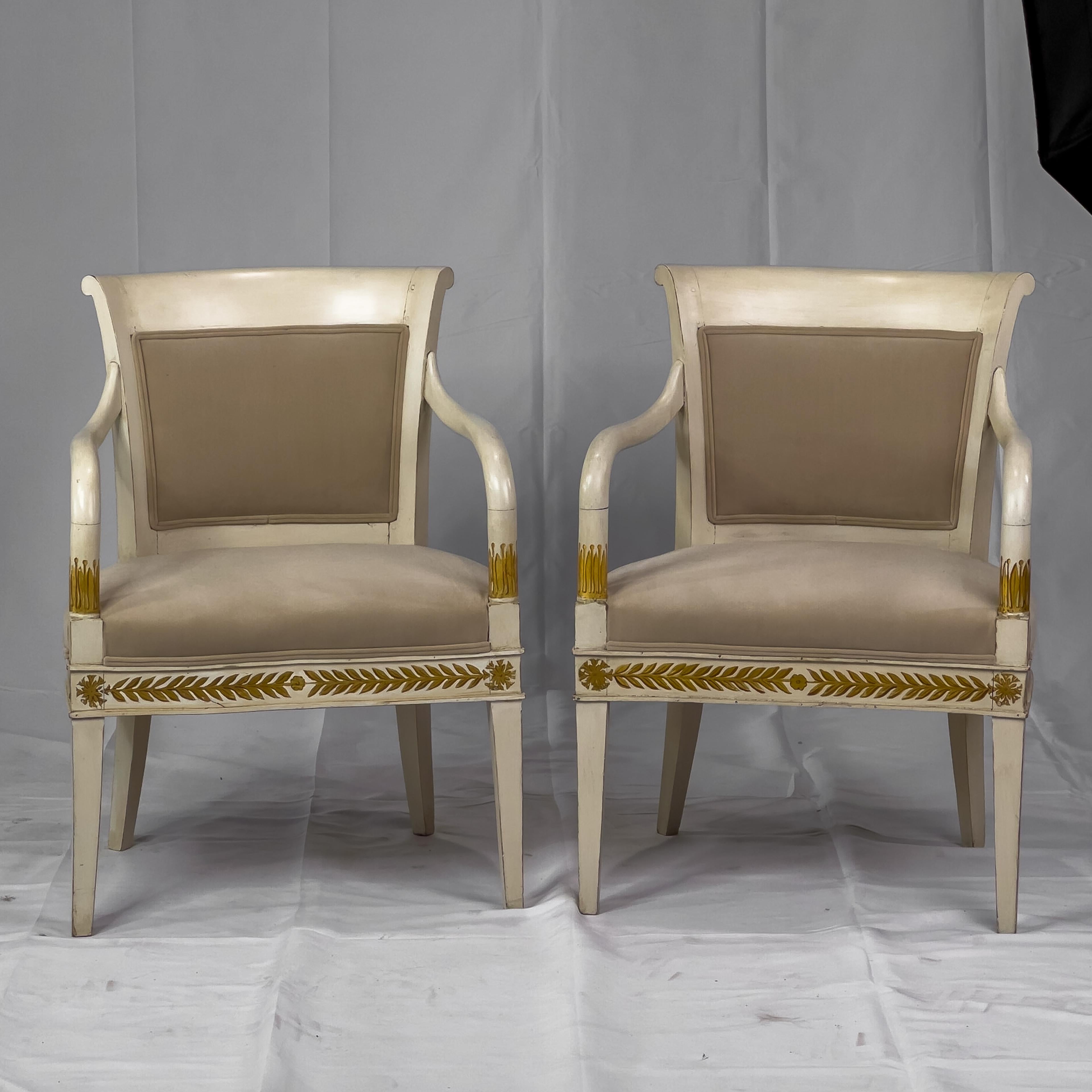 Doré Paire de fauteuils italiens néoclassiques en vente