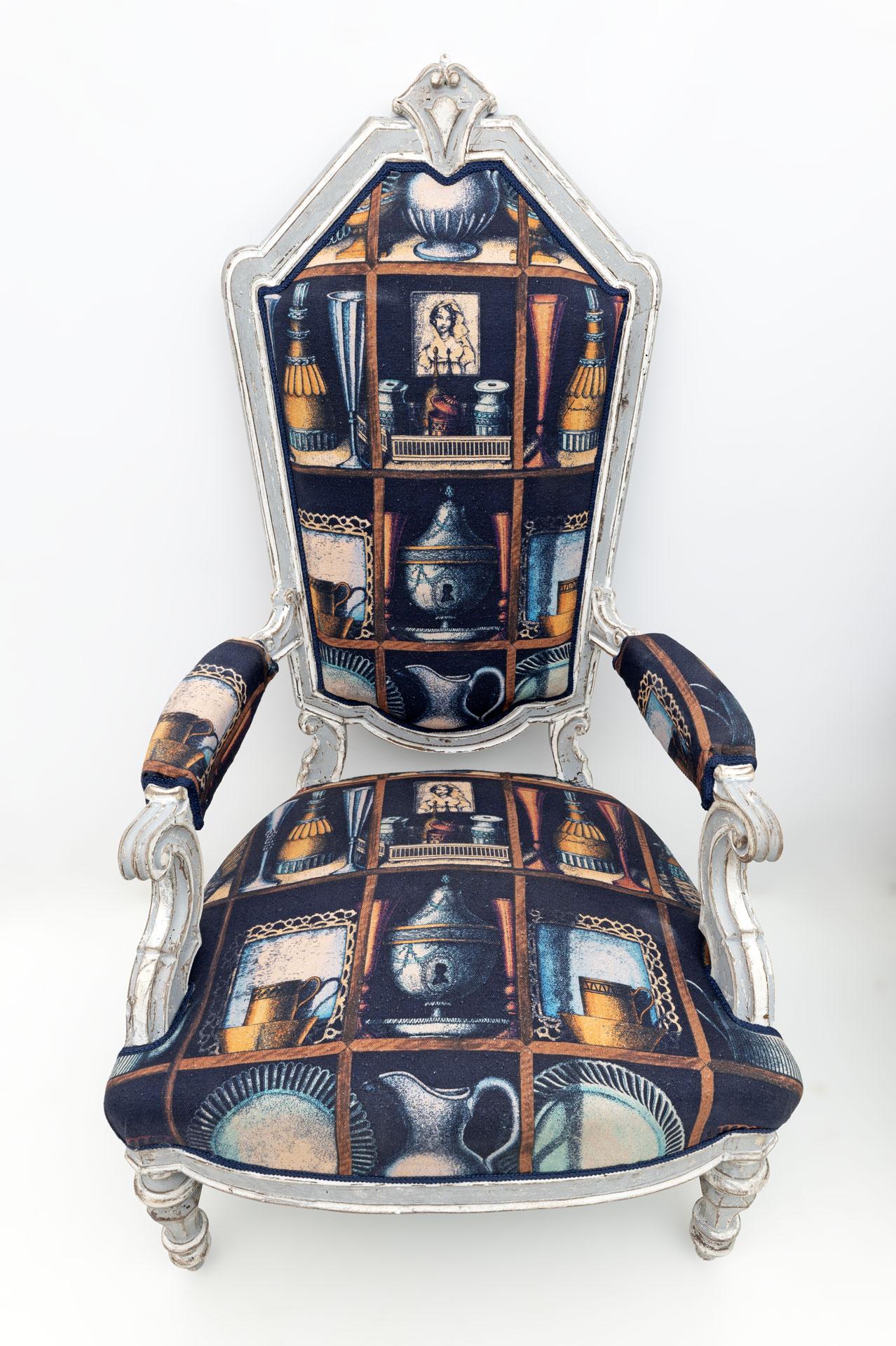 Mid-20th Century Pair of Italian Neoclassical Armchairs with Fornasetti Linen Fabric For Sale