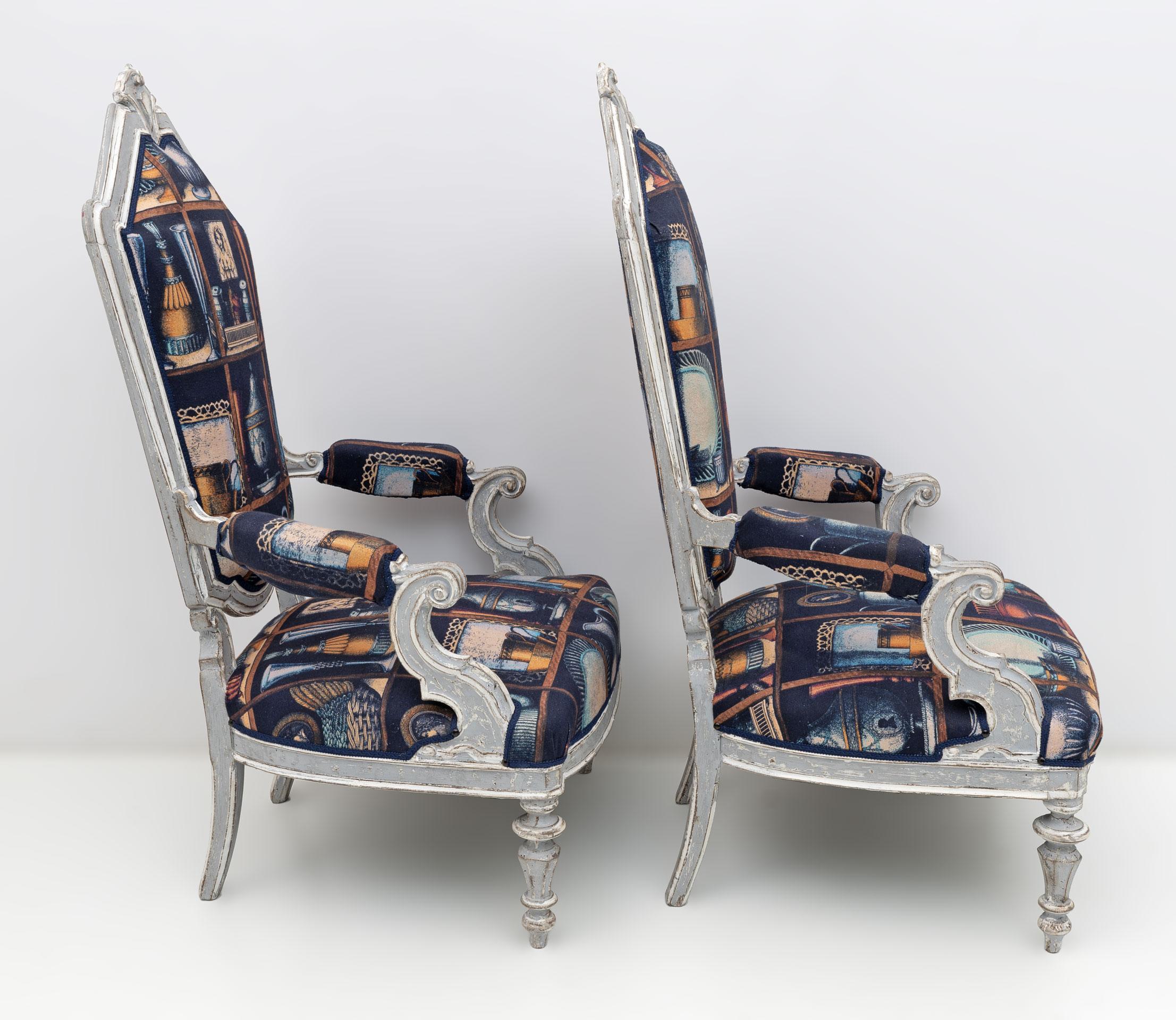 Pair of Italian Neoclassical Armchairs with Fornasetti Linen Fabric For Sale 3