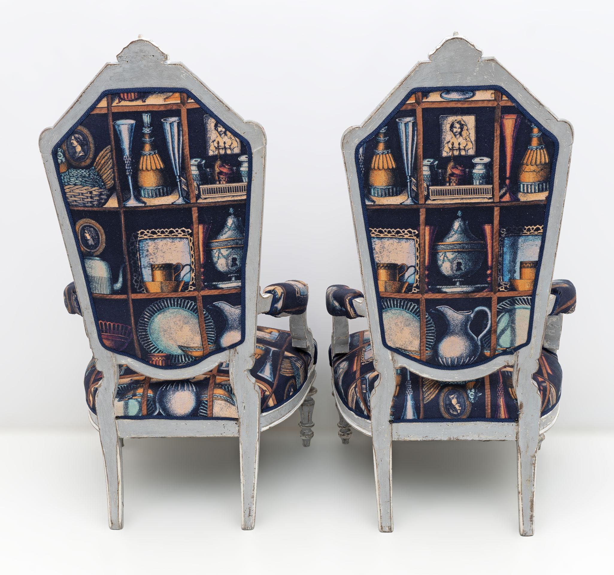 Pair of Italian Neoclassical Armchairs with Fornasetti Linen Fabric For Sale 4