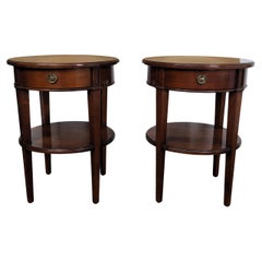 Vintage Pair of Italian Neoclassical Art Deco Sofa Side Table End Table in Walnut Woold