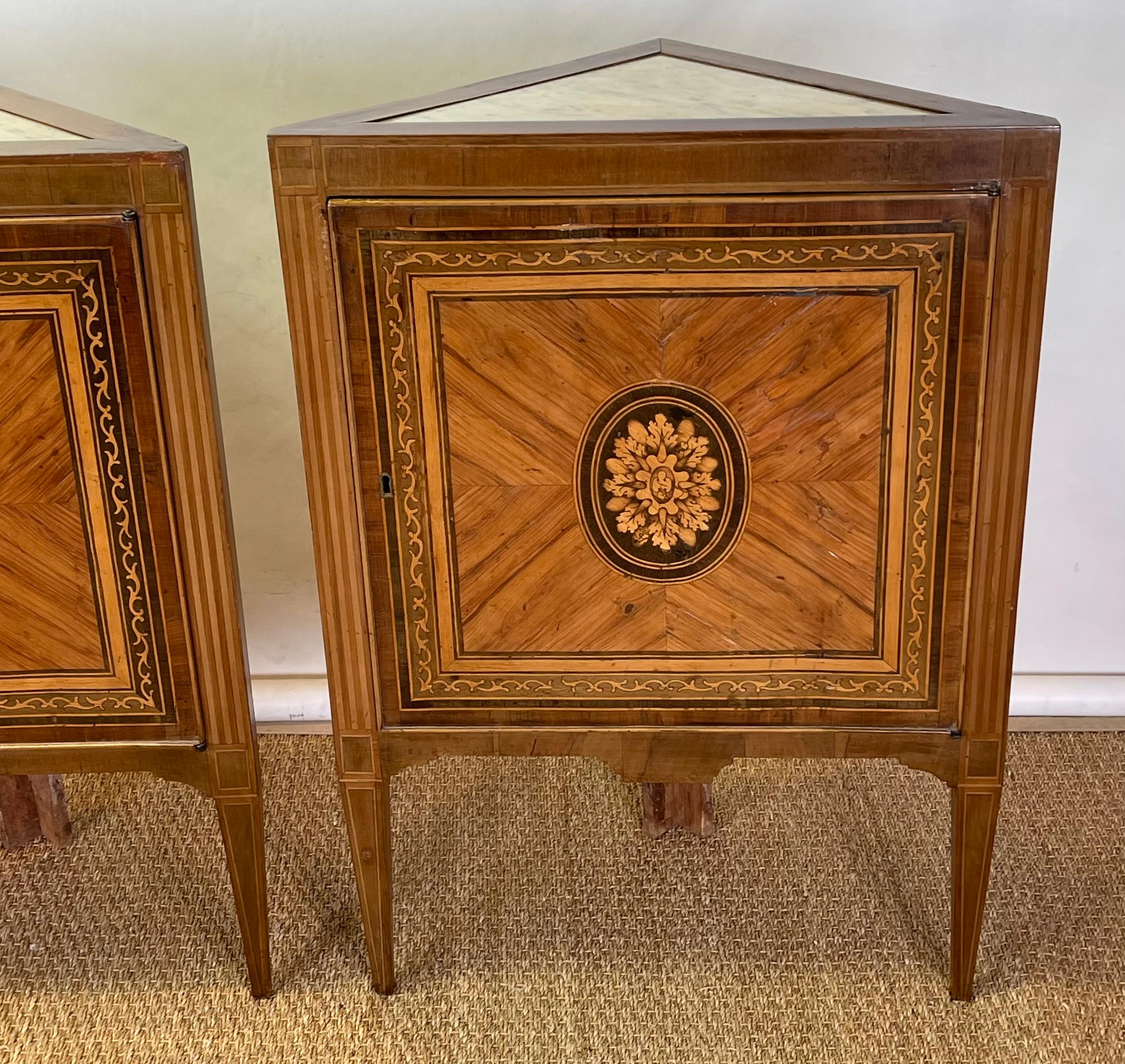 Pair of Italian Neoclassical Corner Cabinets For Sale 4
