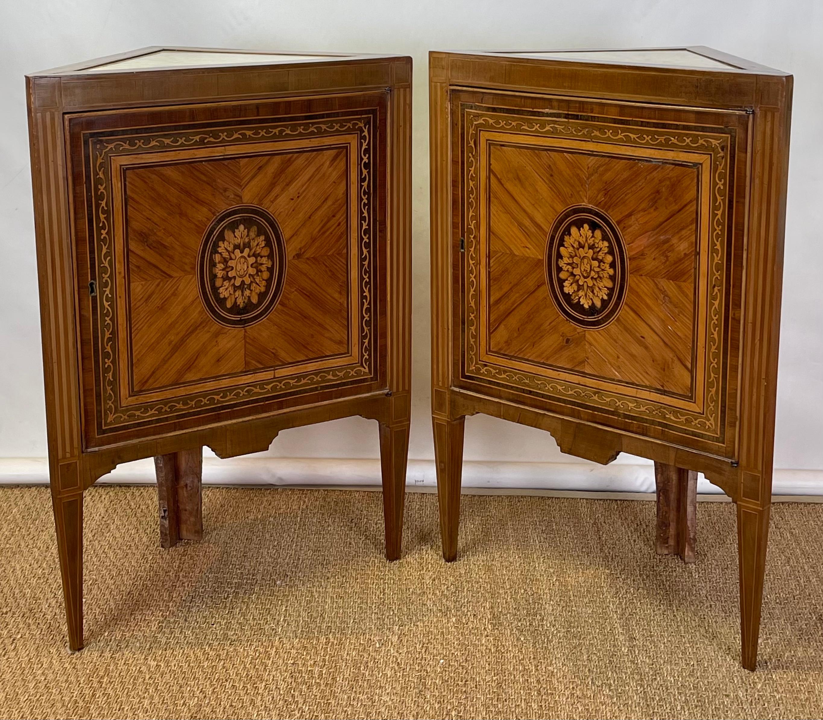 Hand-Crafted Pair of Italian Neoclassical Corner Cabinets For Sale