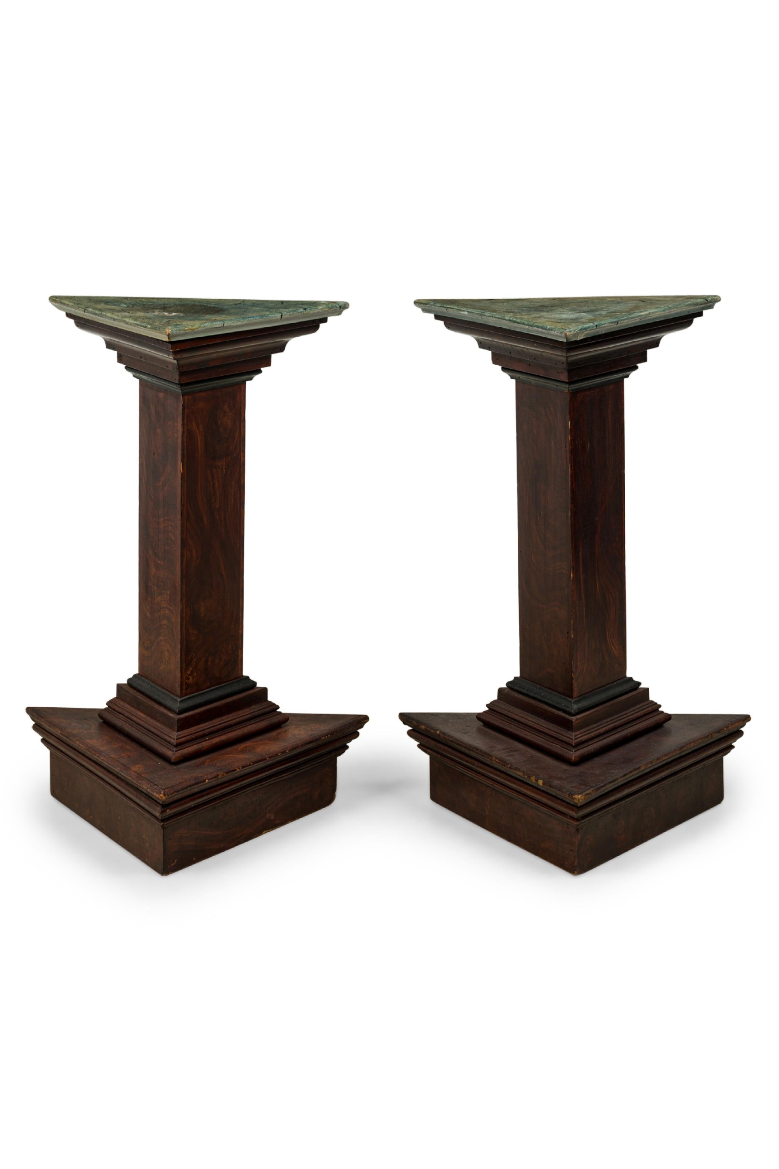 Pair of Italian Neoclassical Faux Bois and Faux Marble Painted Pedestals In Good Condition For Sale In New York, NY